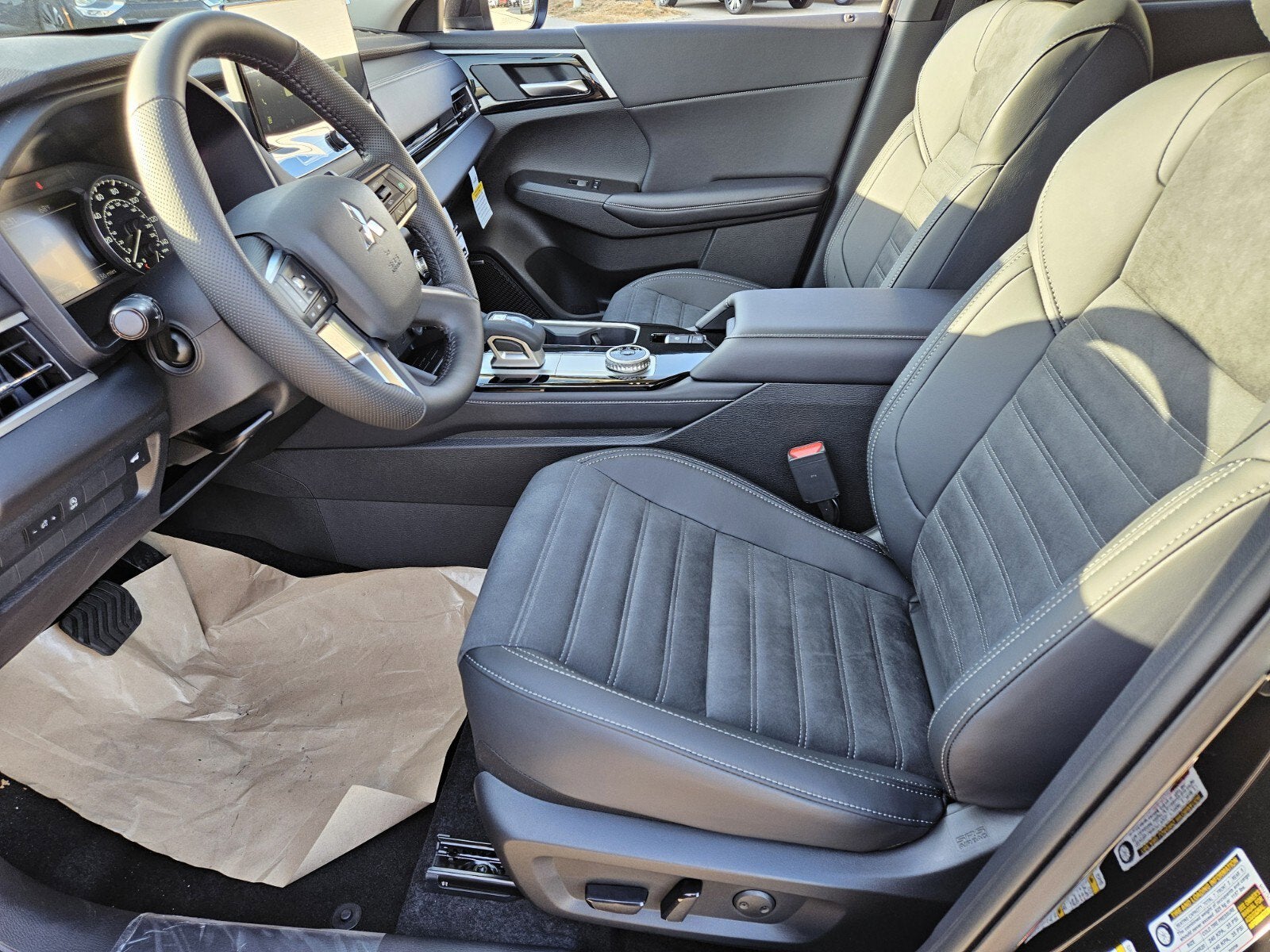 2026 Mitsubishi Outlander Base