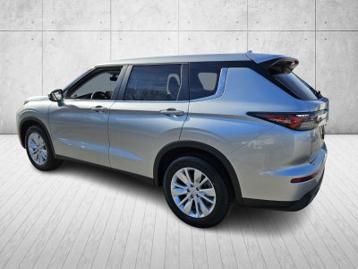 2026 Mitsubishi Outlander ES