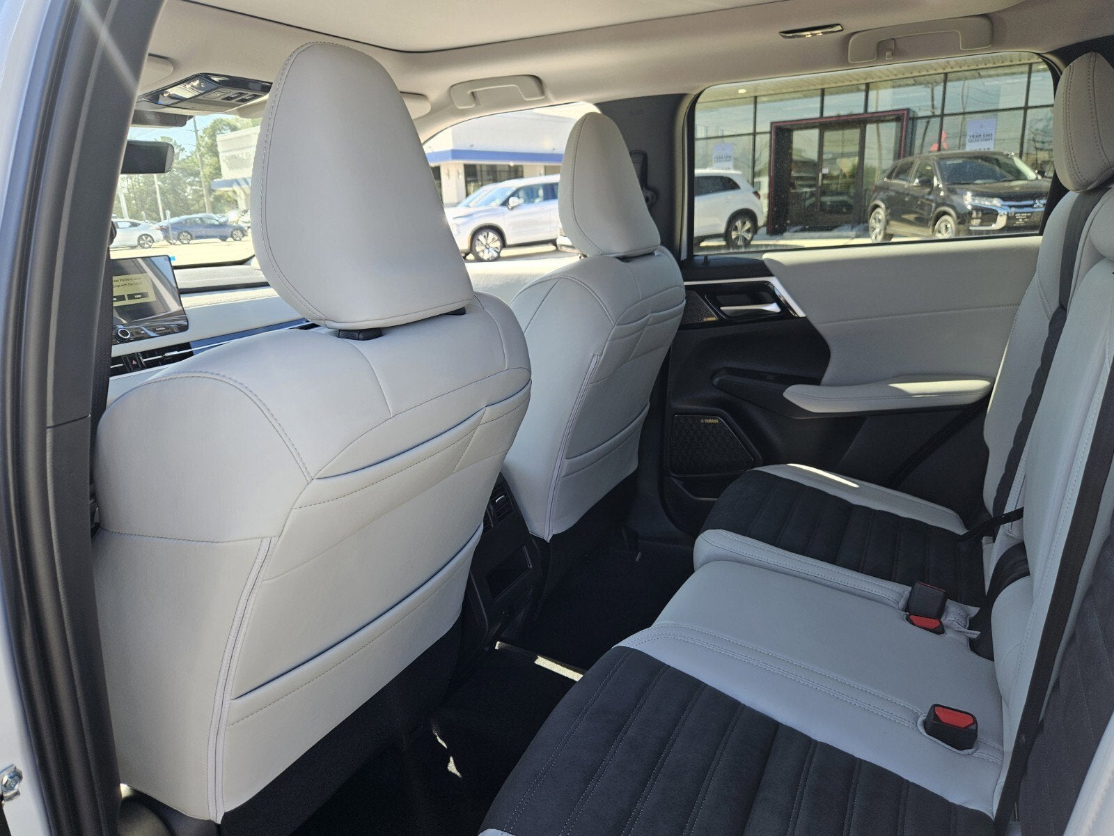 2025 Mitsubishi Outlander Base