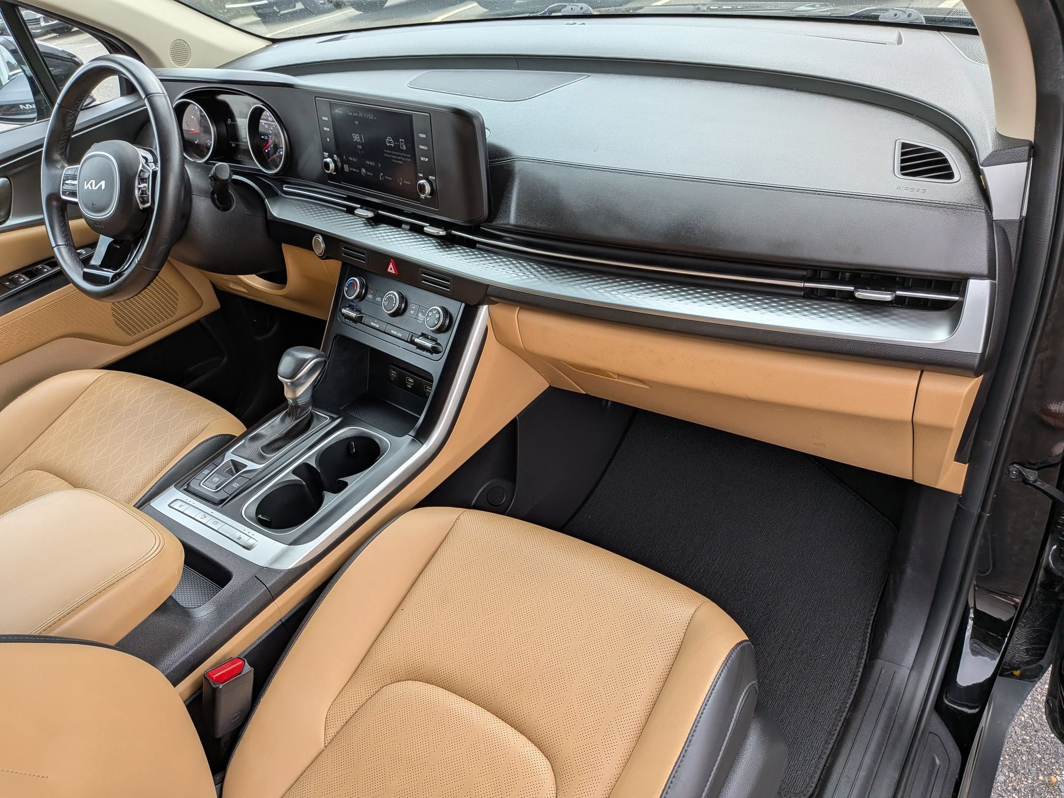 2024 Kia Carnival LX
