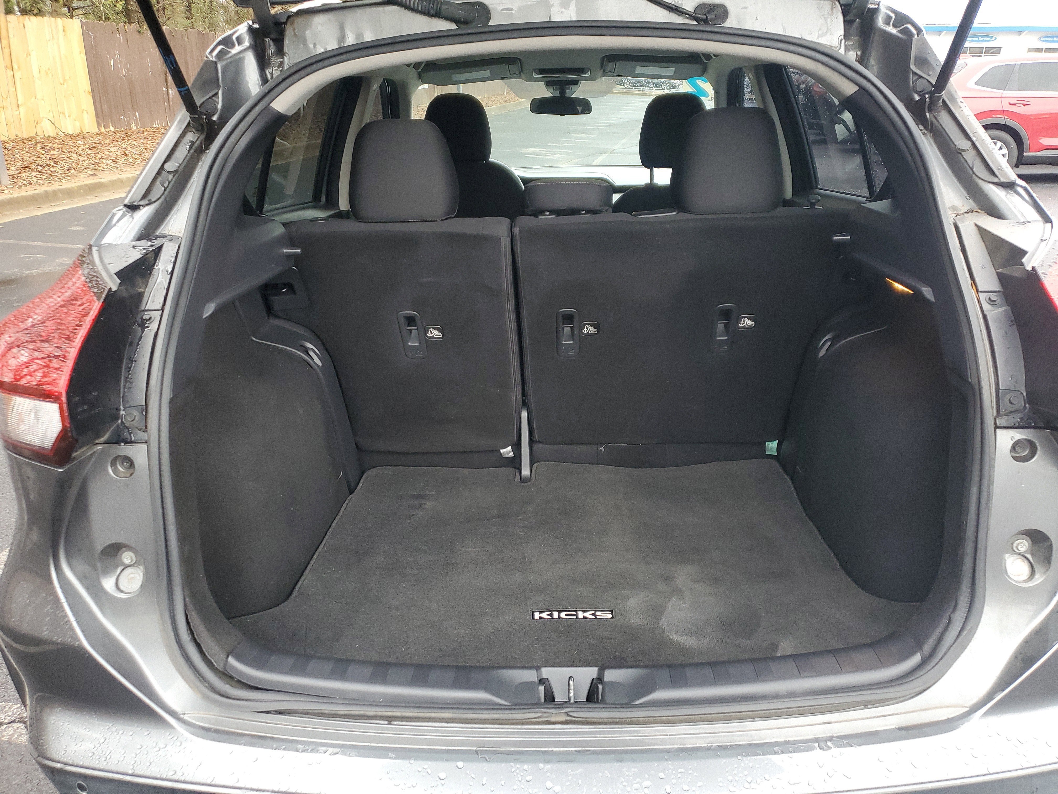 2022 Nissan Kicks SV