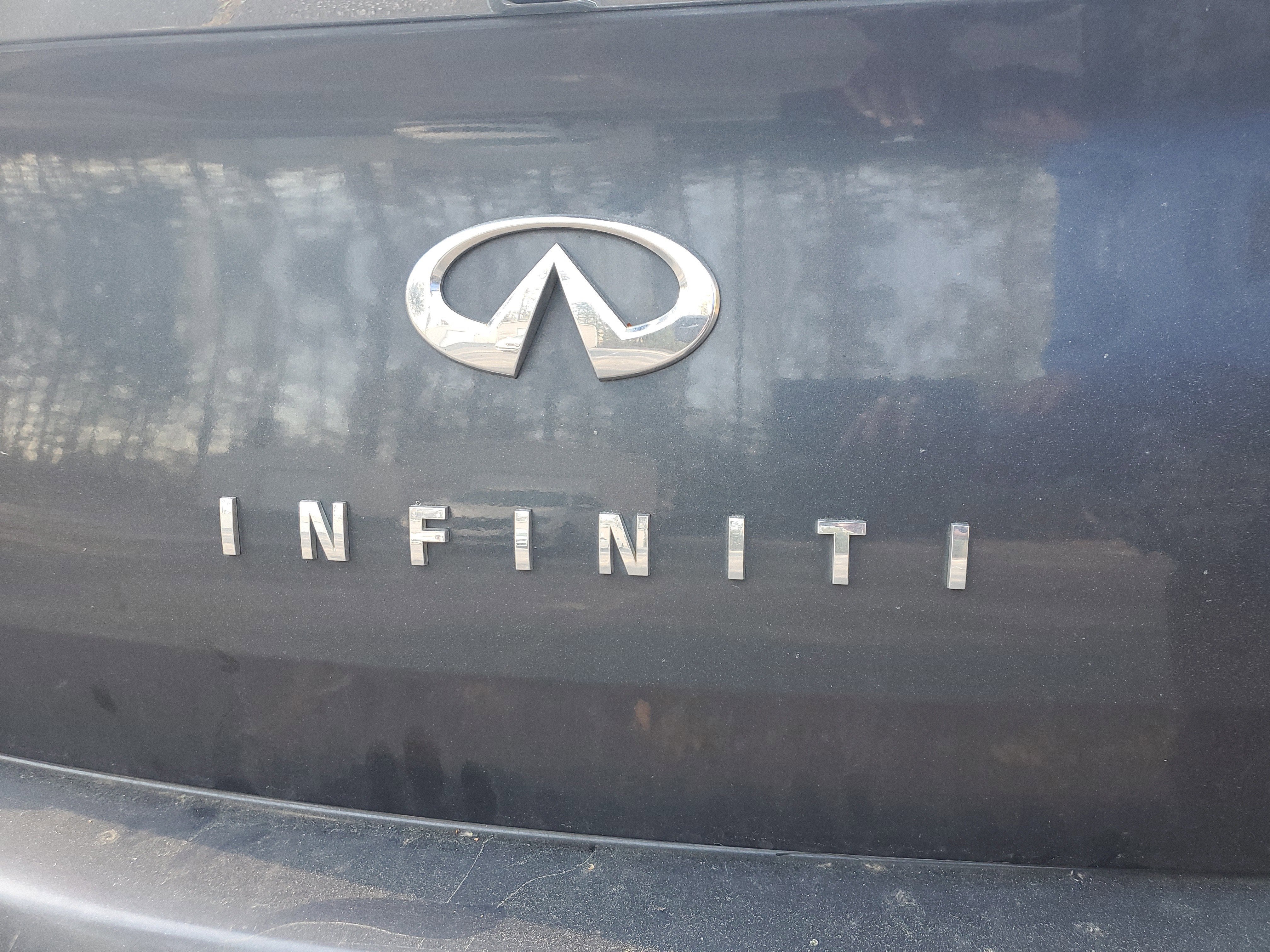 2011 INFINITI G25 Sedan x