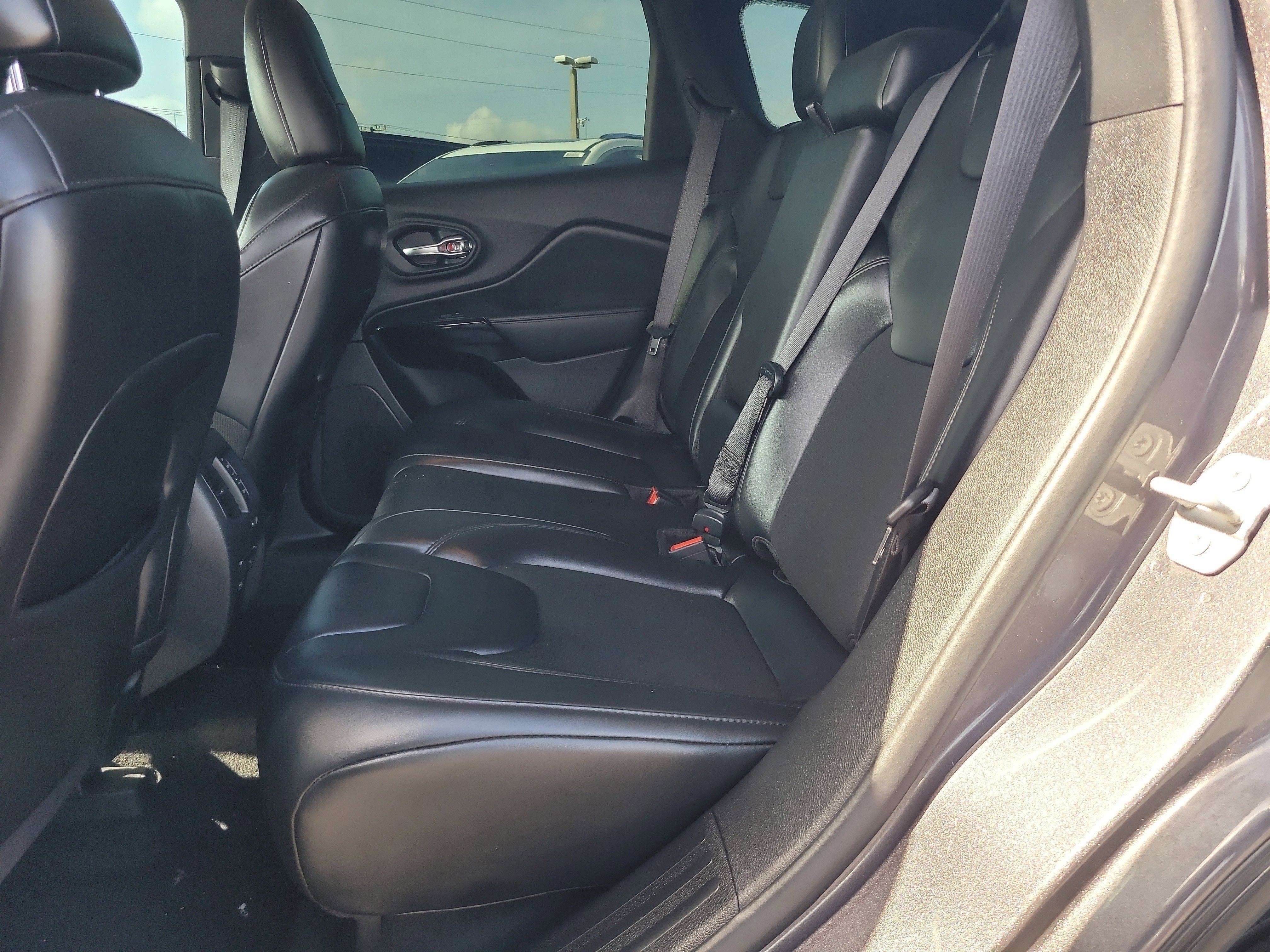 2020 Jeep Cherokee Altitude