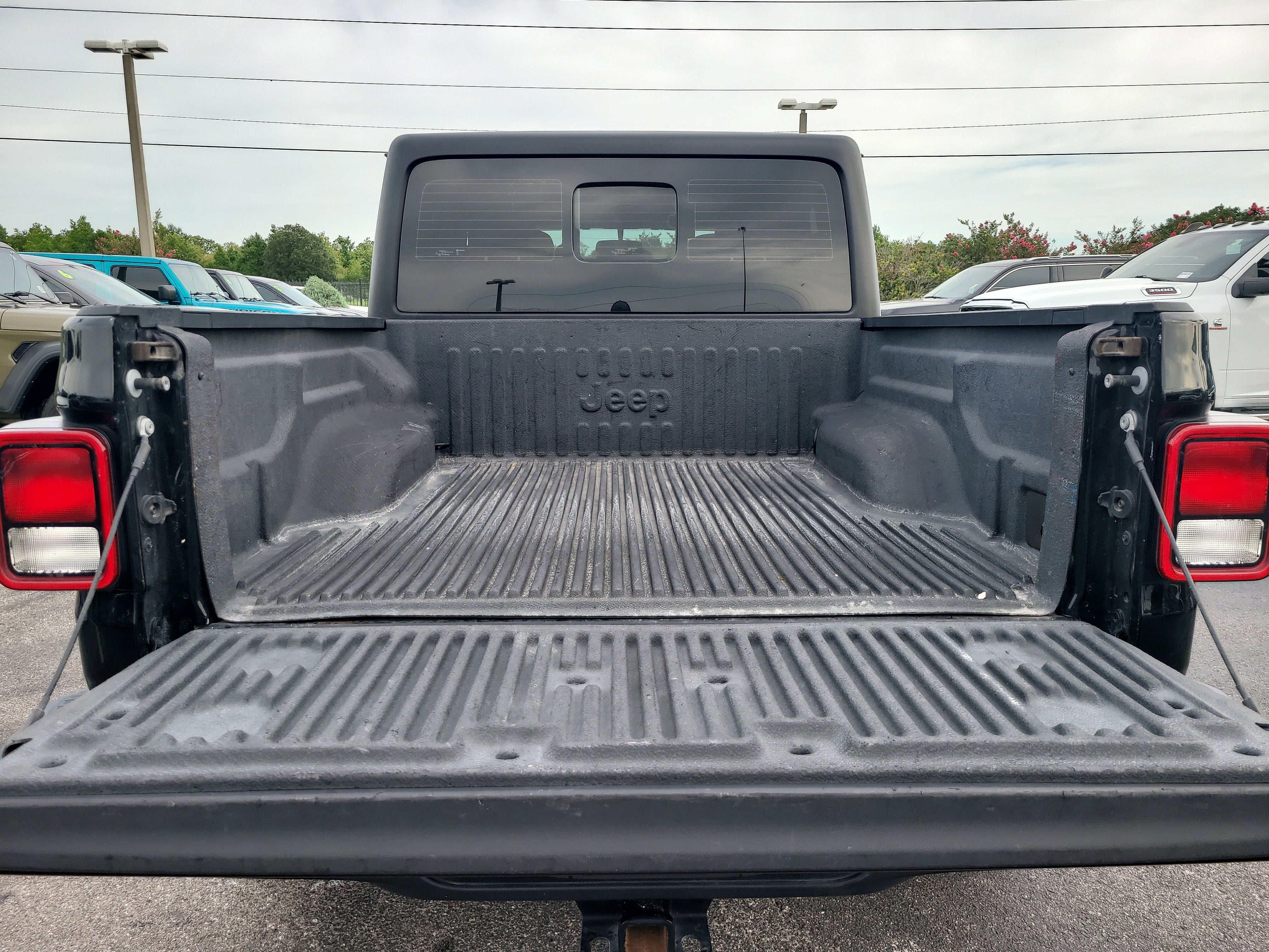 2023 Jeep Gladiator Sport