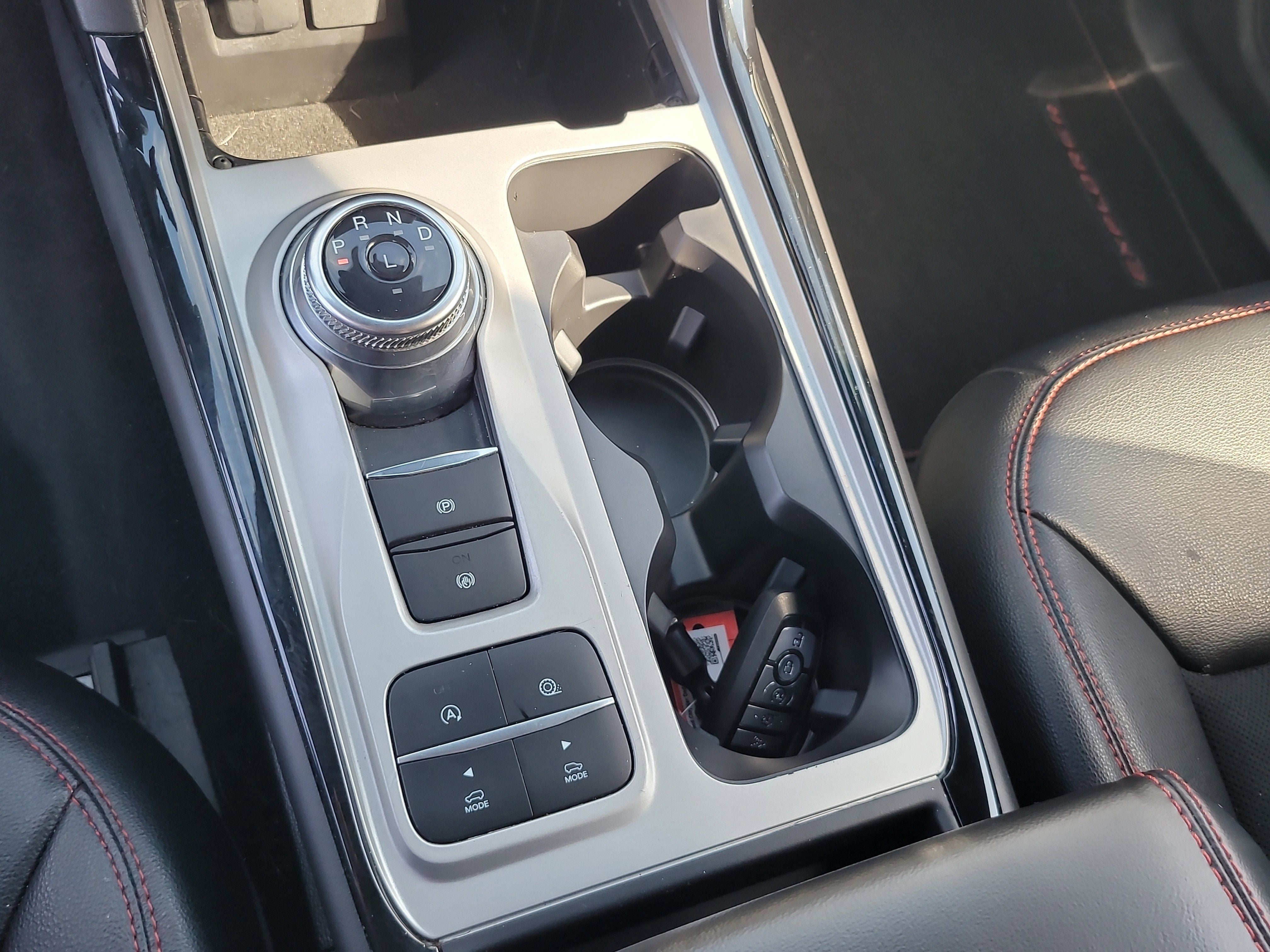 2024 Ford Explorer ST-Line