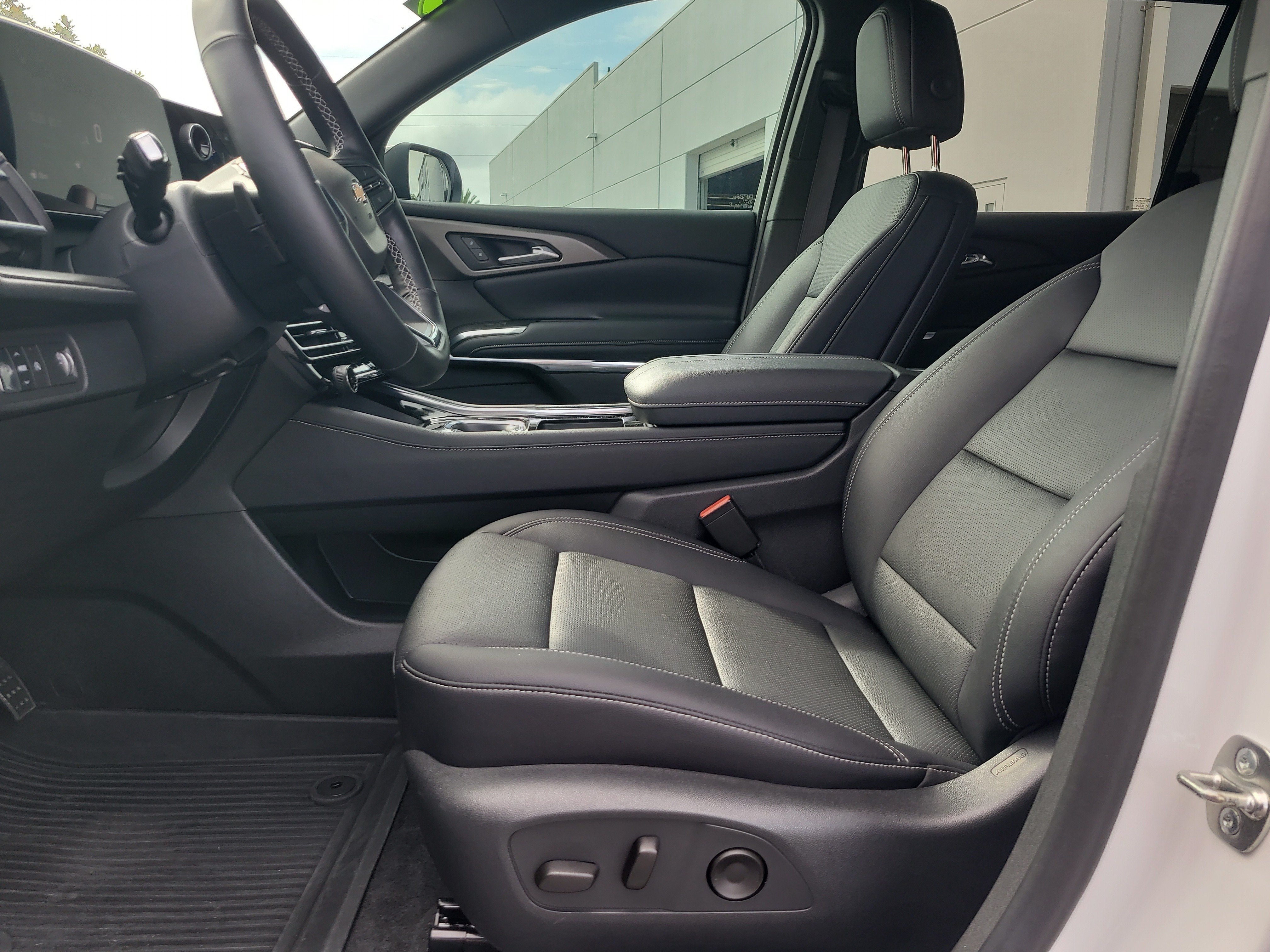 2025 Chevrolet Traverse FWD LT