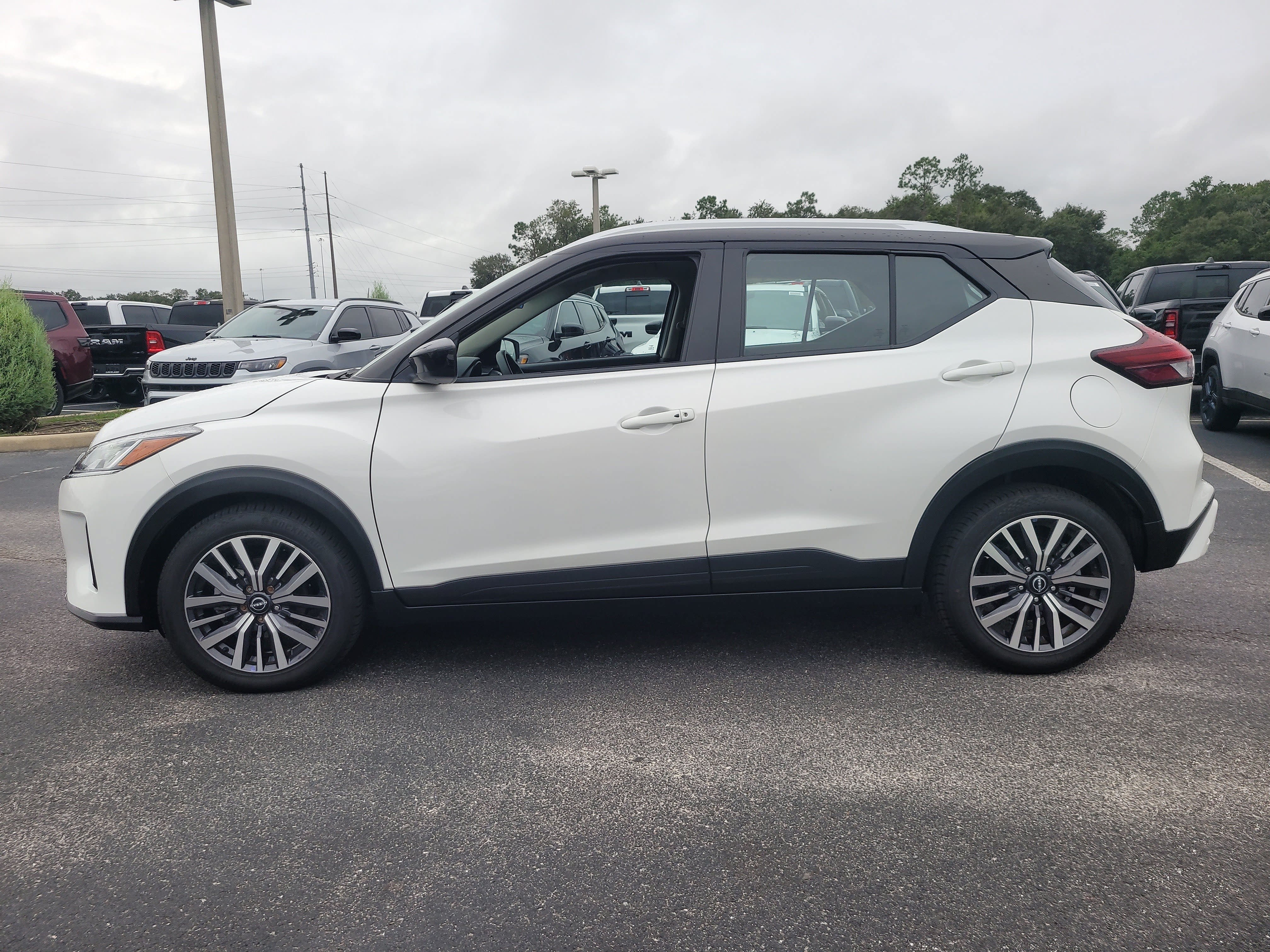 2023 Nissan Kicks SV