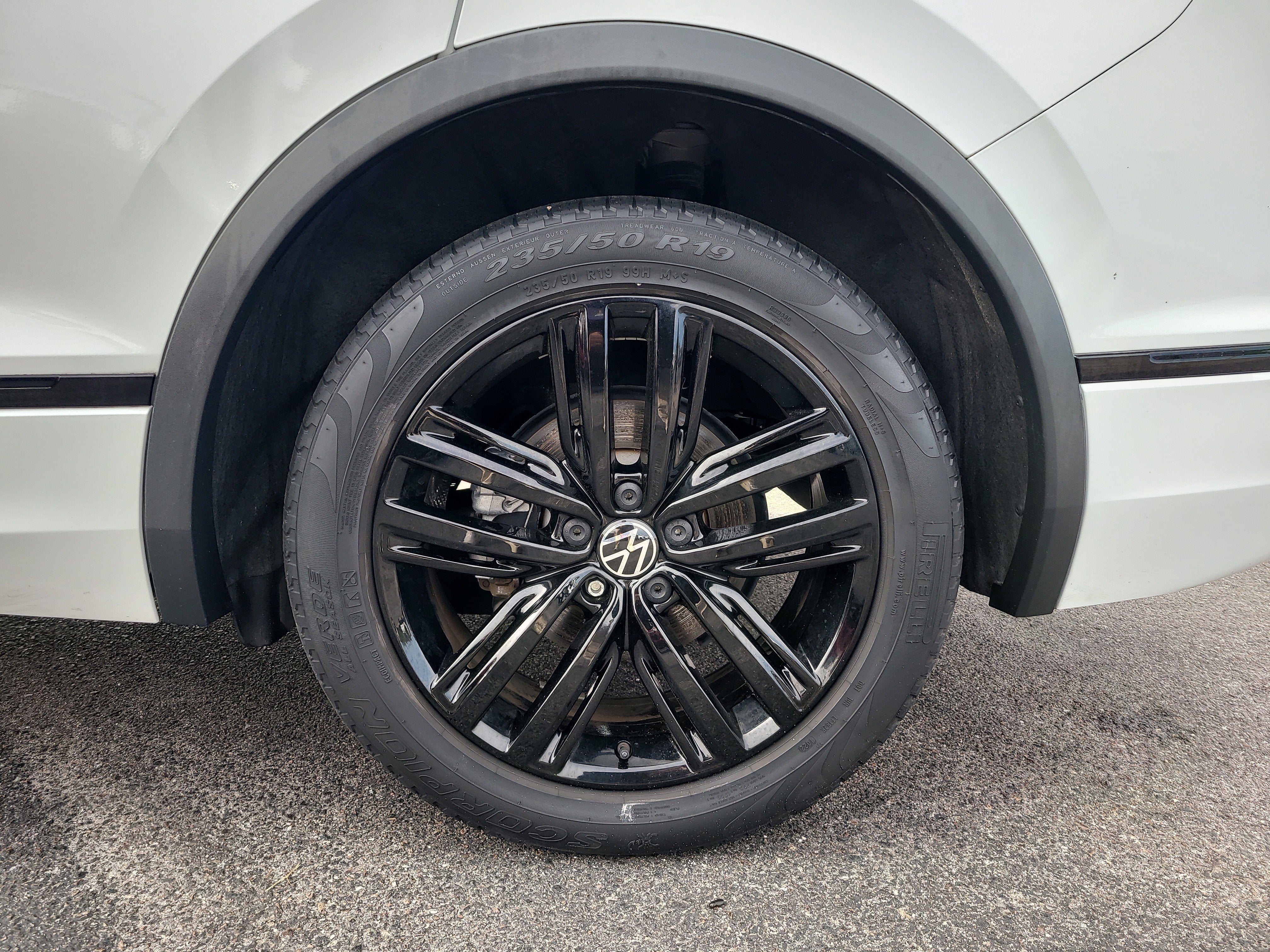 2022 Volkswagen Tiguan SE R-Line Black