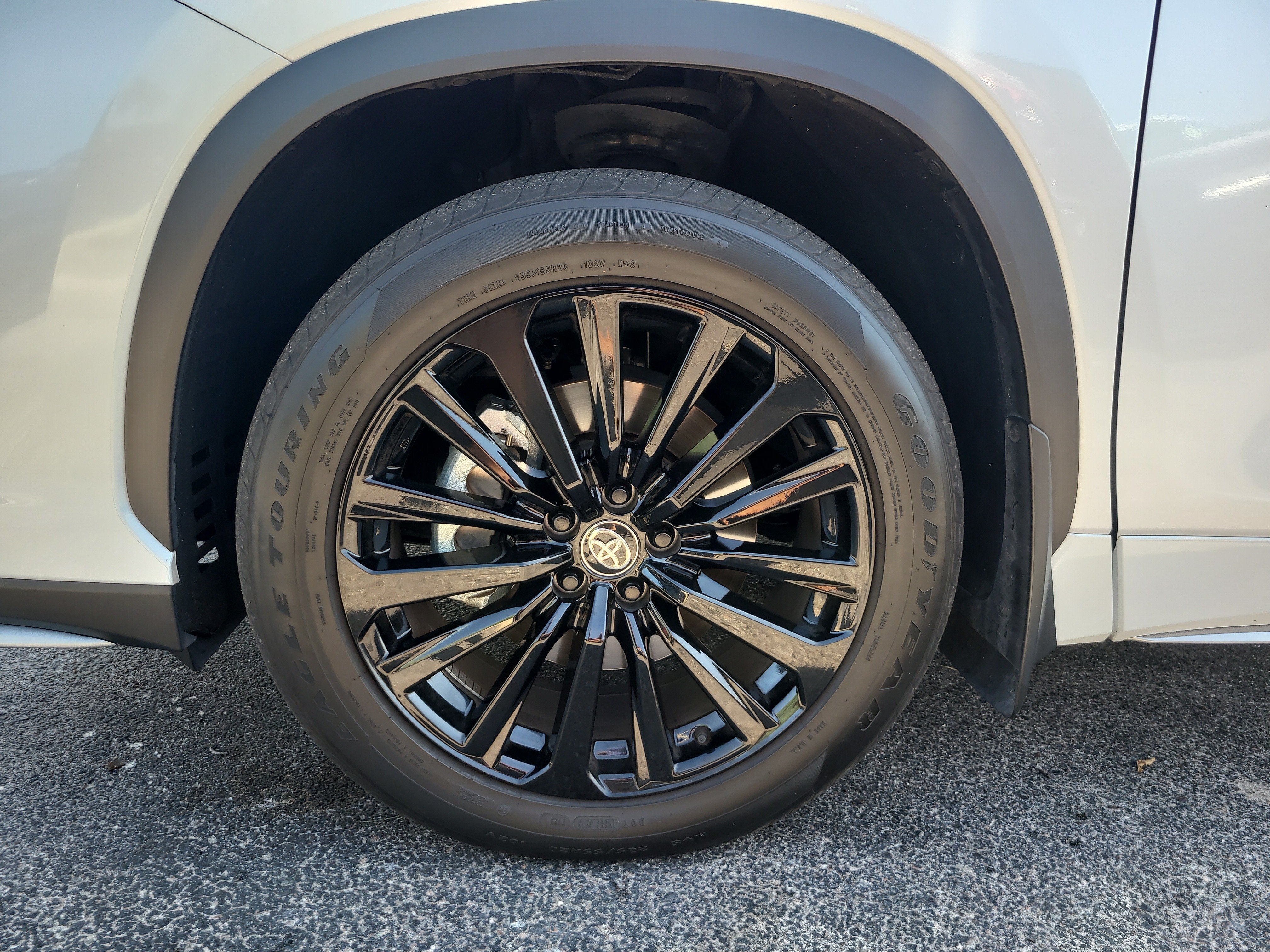 2025 Toyota Highlander LE