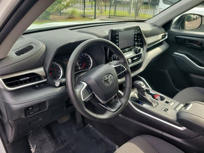 2022 Toyota Highlander LE