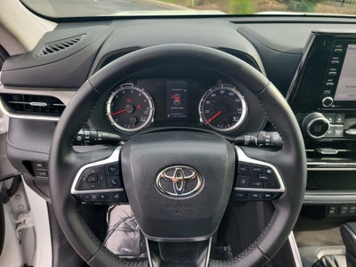 2022 Toyota Highlander LE