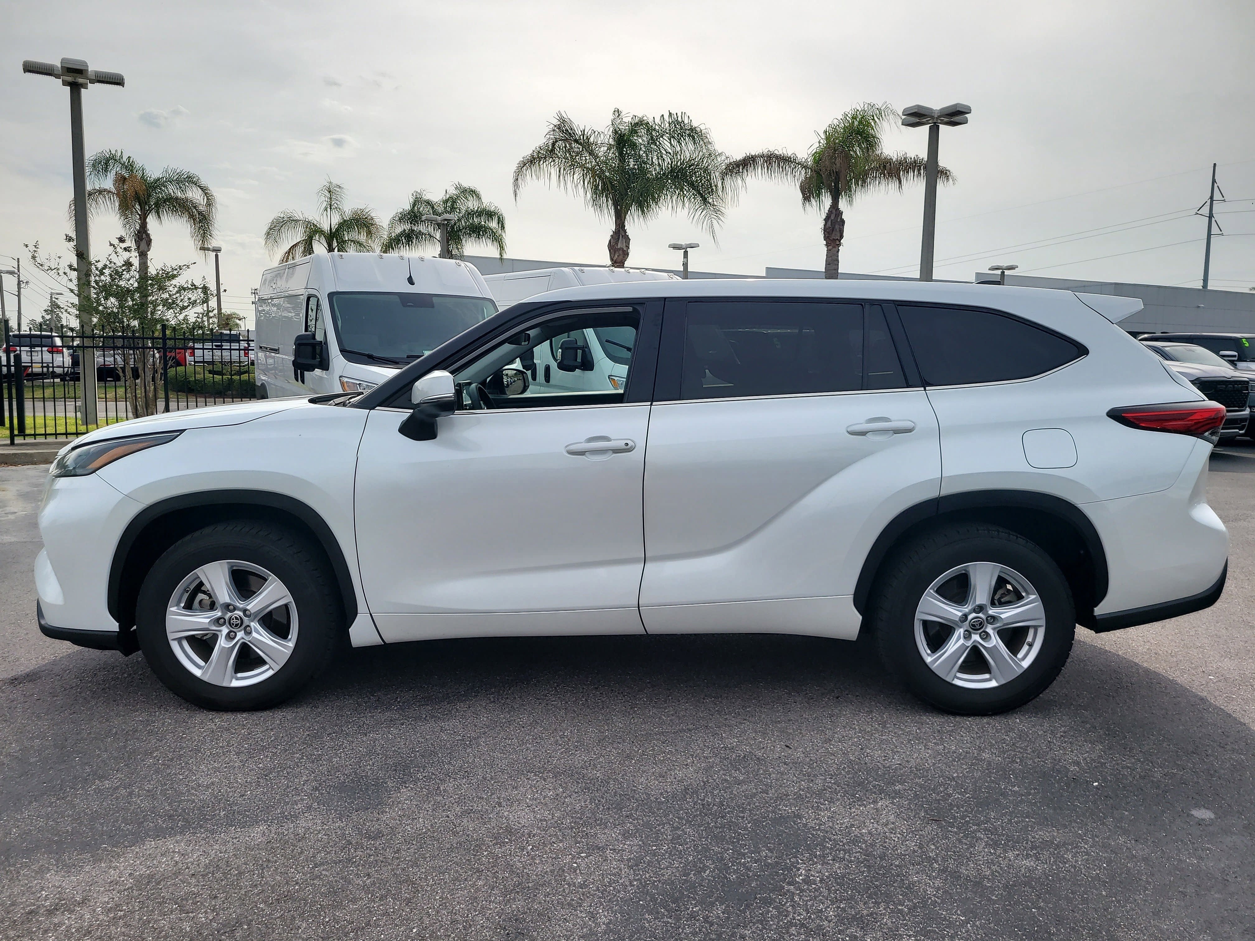 2022 Toyota Highlander LE