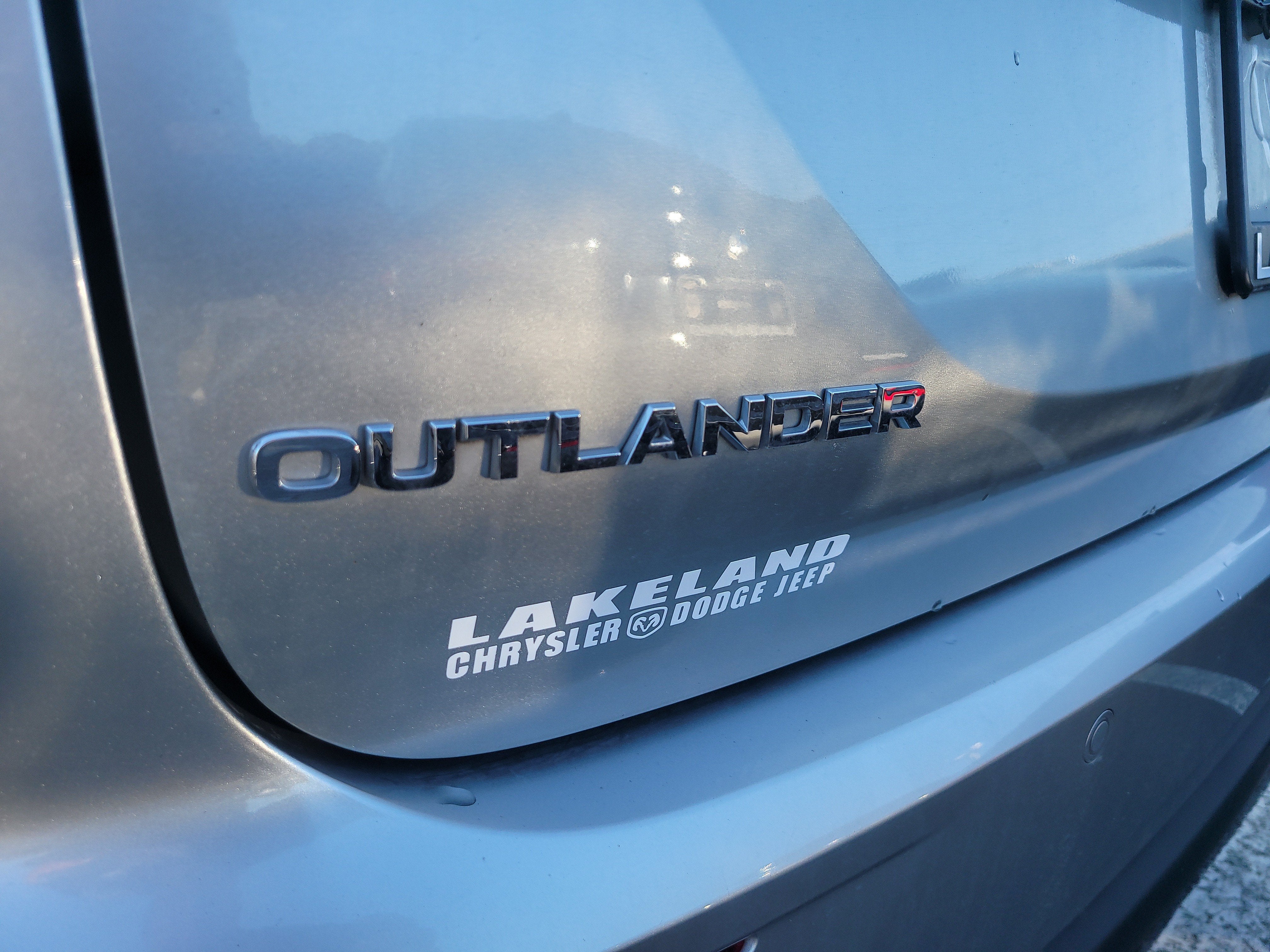 2024 Mitsubishi Outlander ES