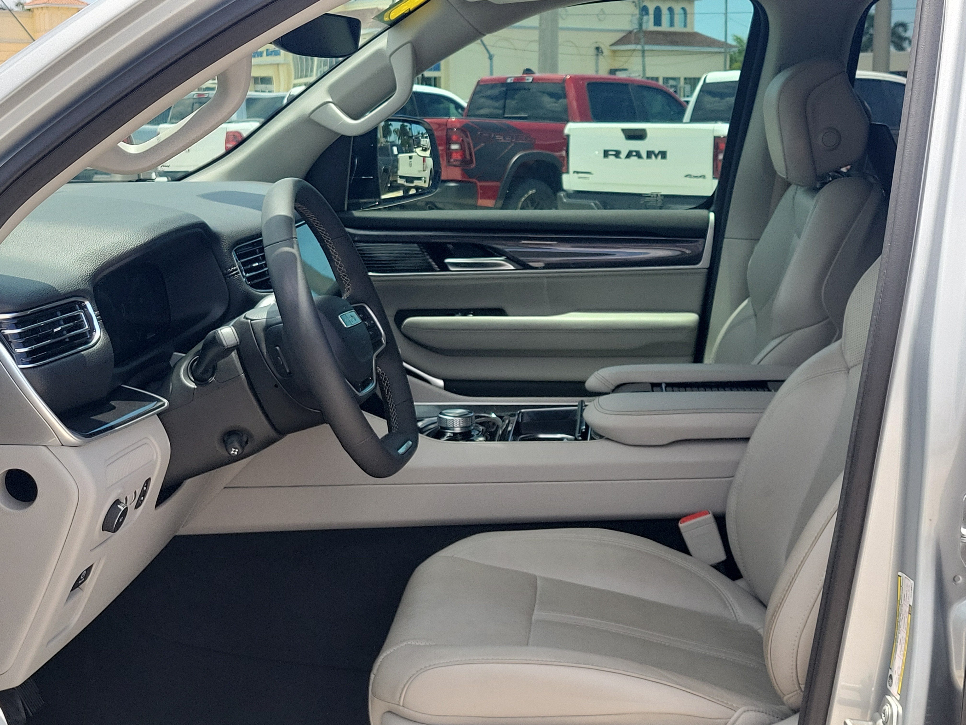 2024 Jeep Wagoneer Base