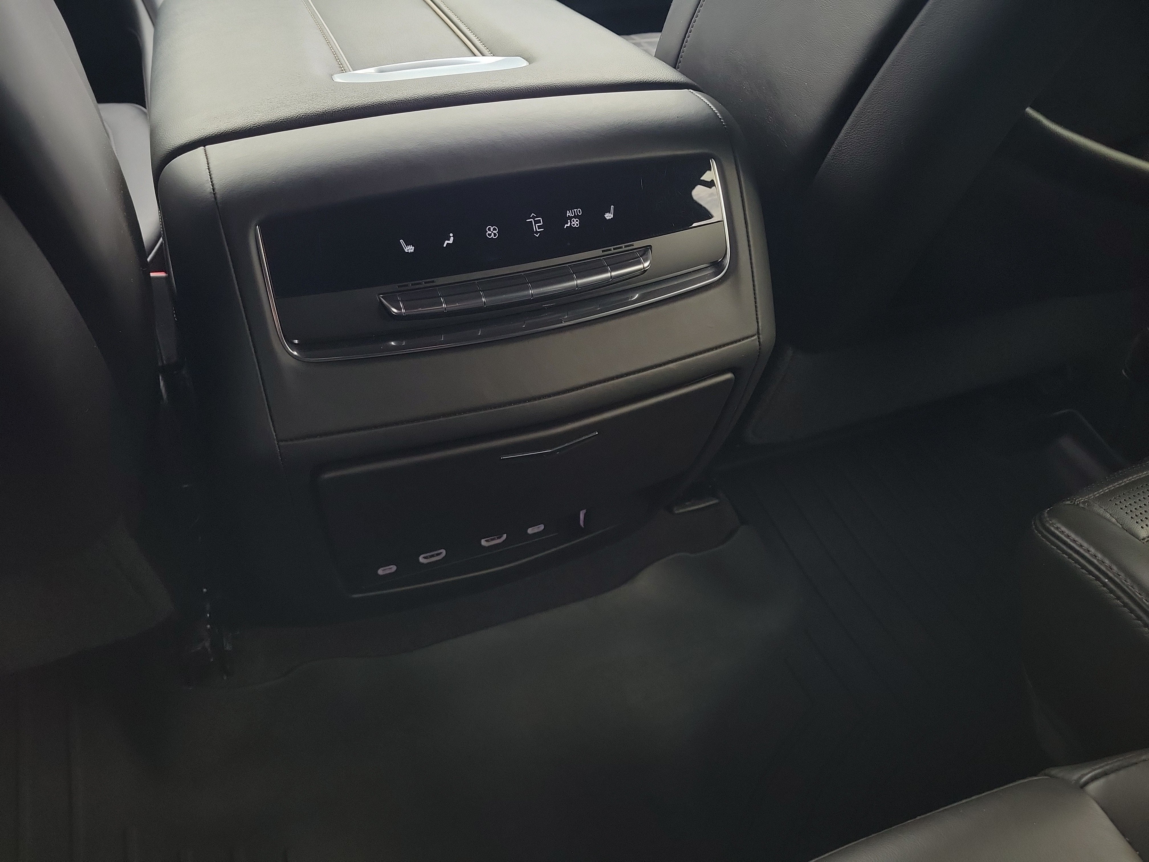 2023 Cadillac Escalade 4WD Sport Platinum