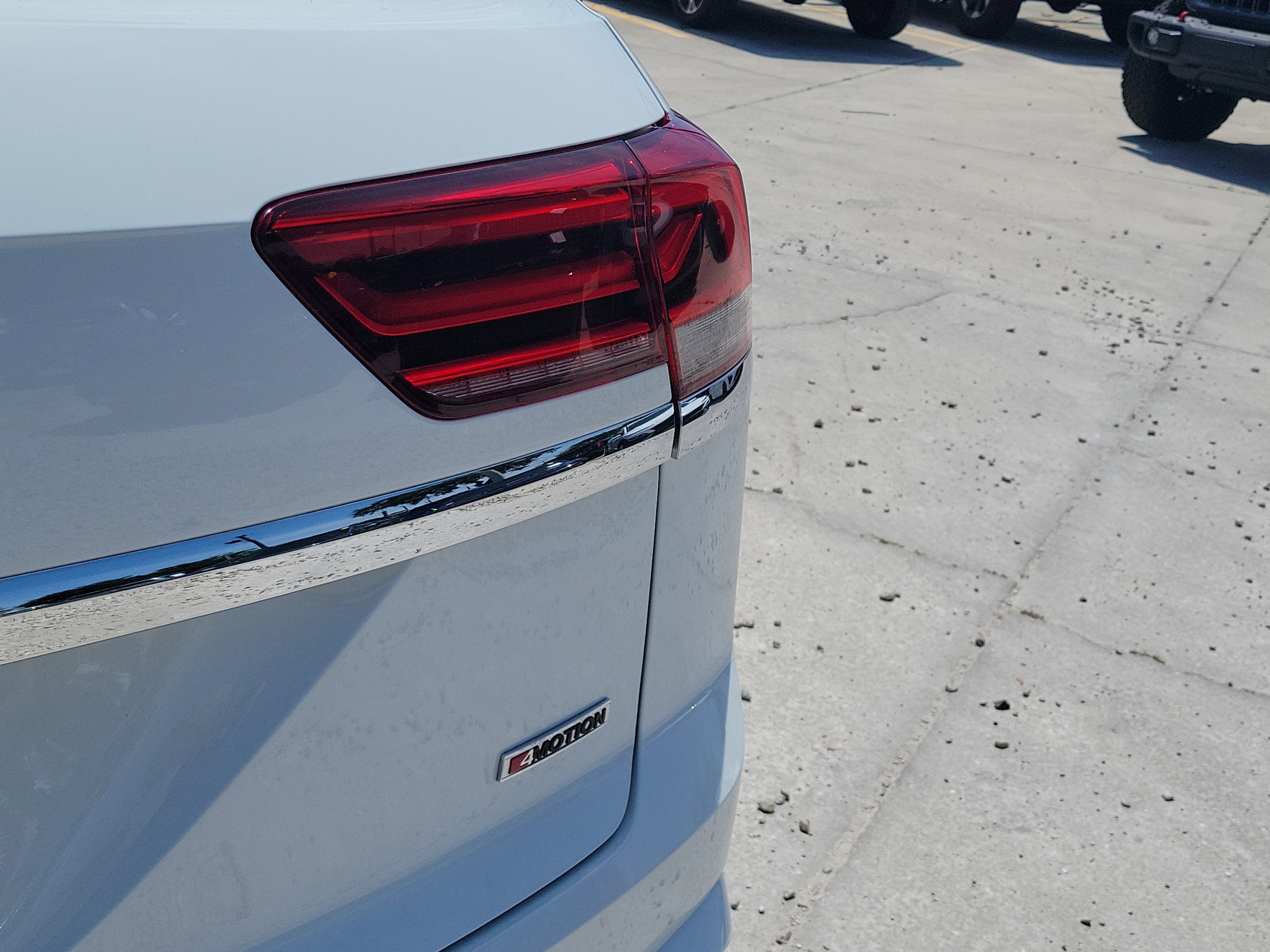 2022 Volkswagen Atlas Cross Sport 2.0T SEL R-Line