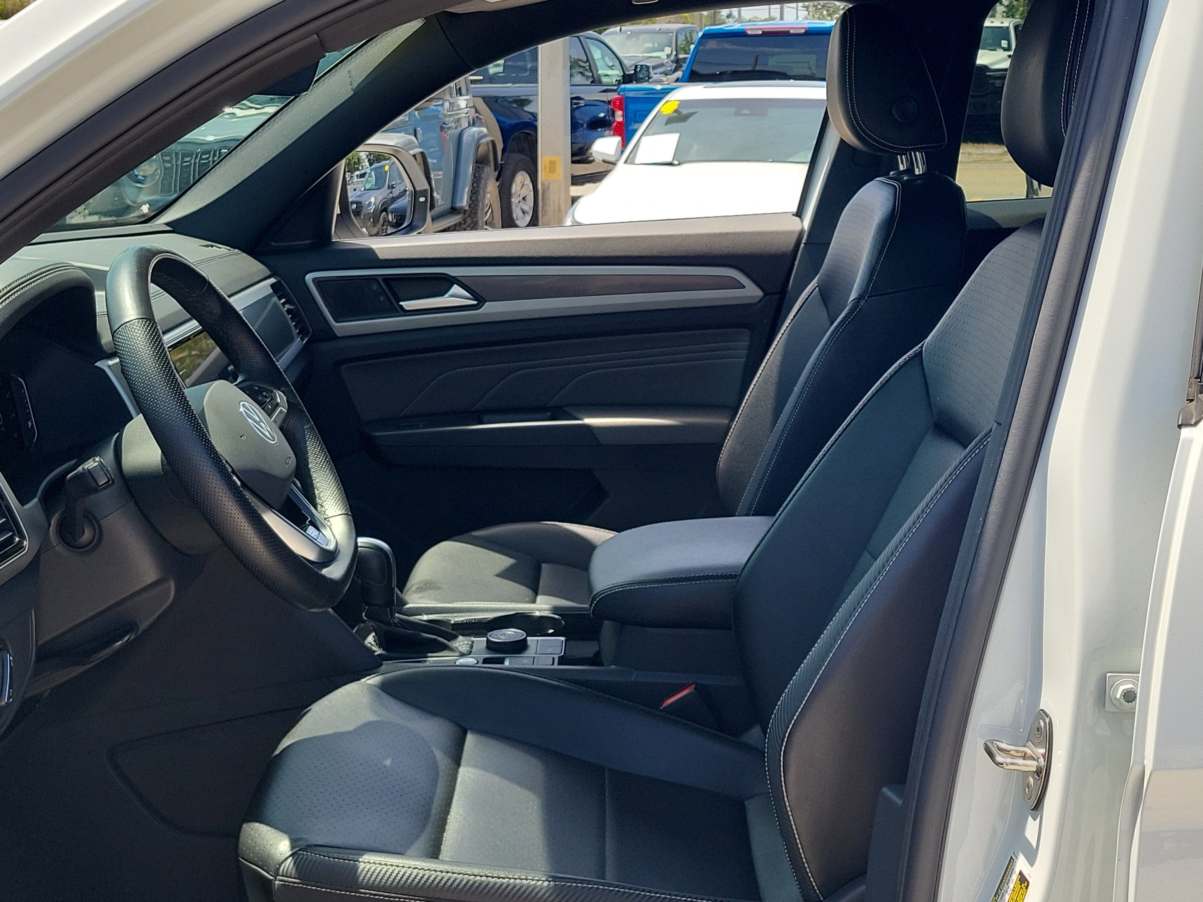 2022 Volkswagen Atlas Cross Sport 2.0T SEL R-Line