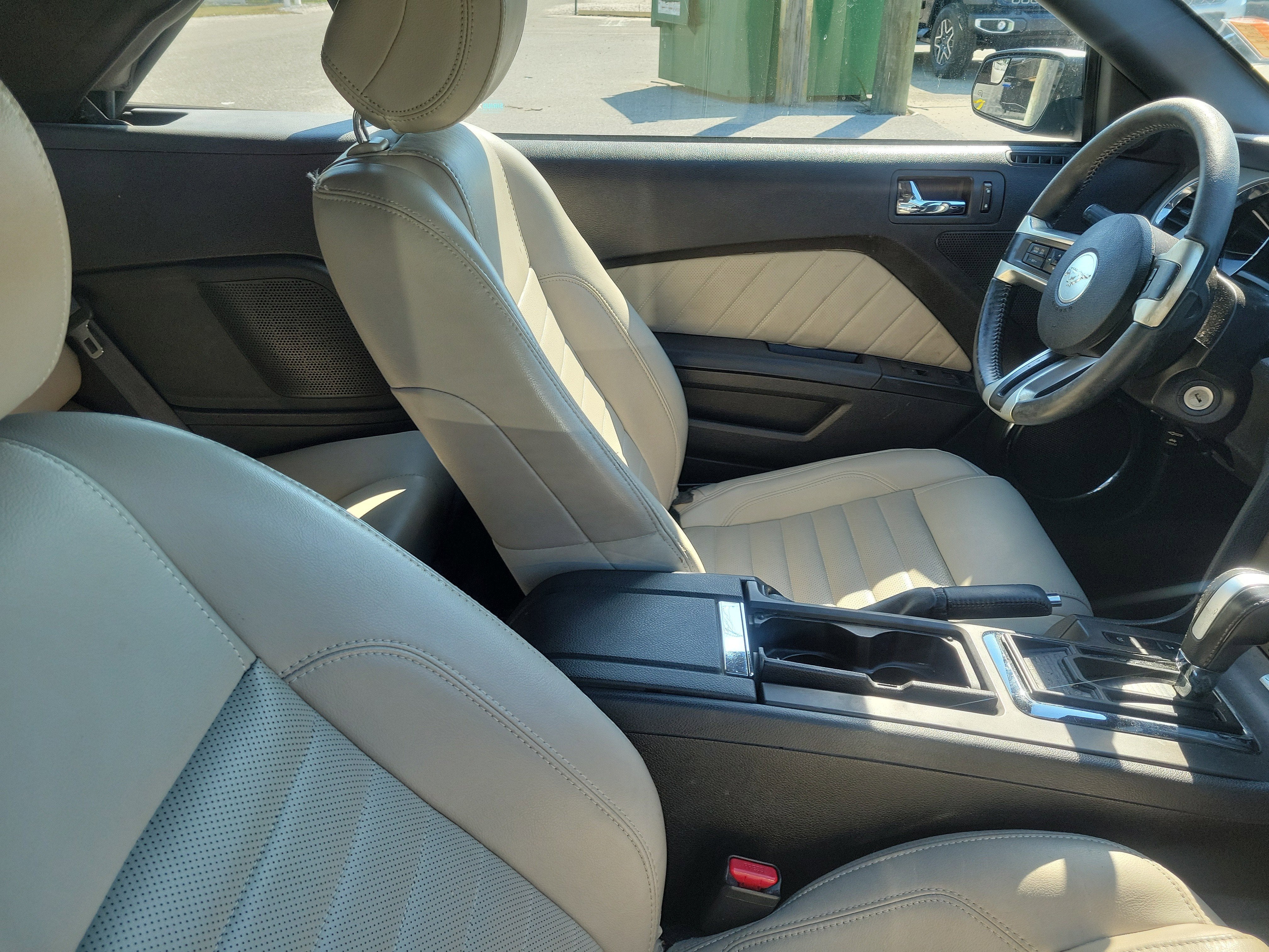 2013 Ford Mustang V6 Premium