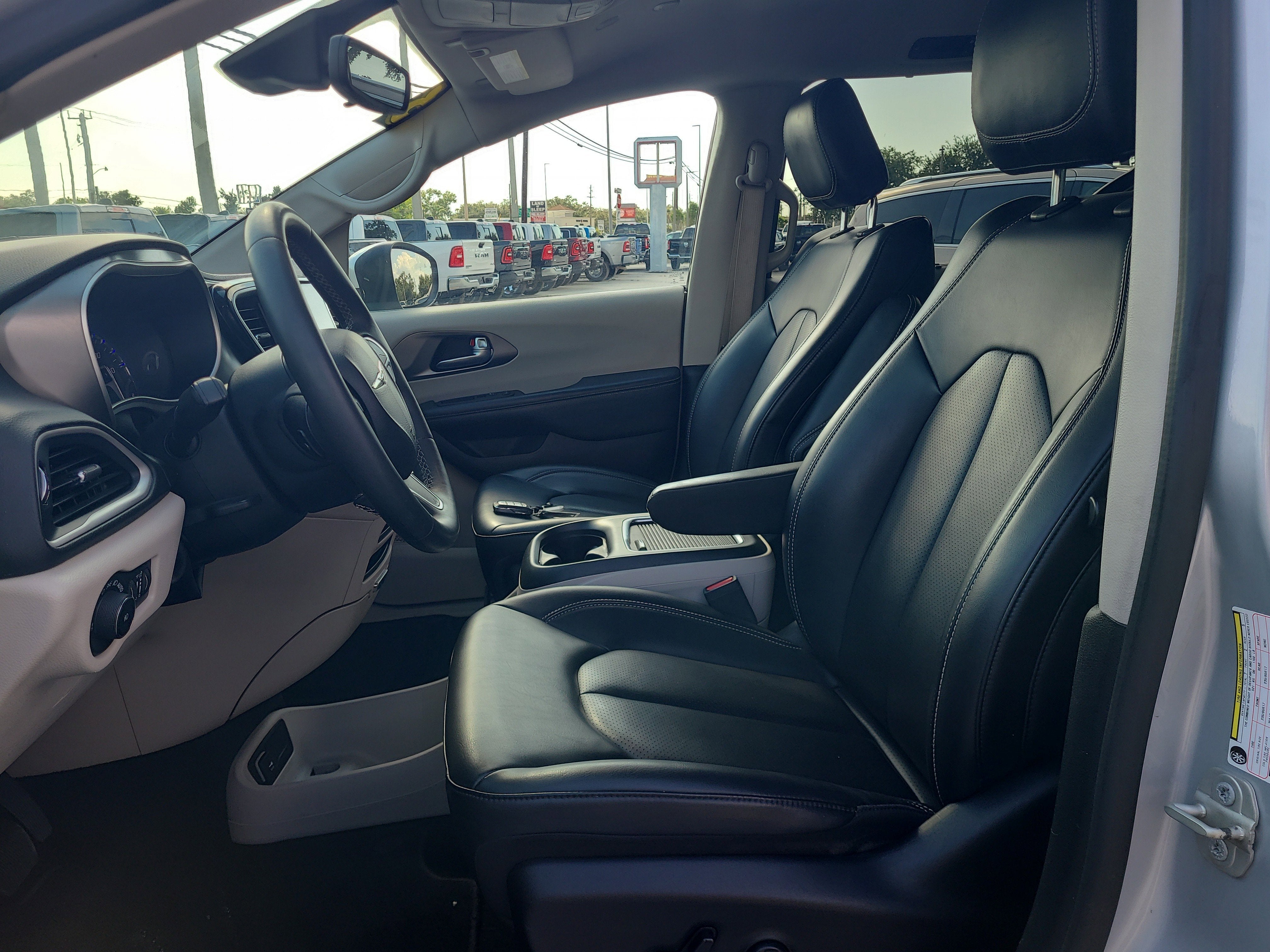 2023 Chrysler Pacifica Touring L