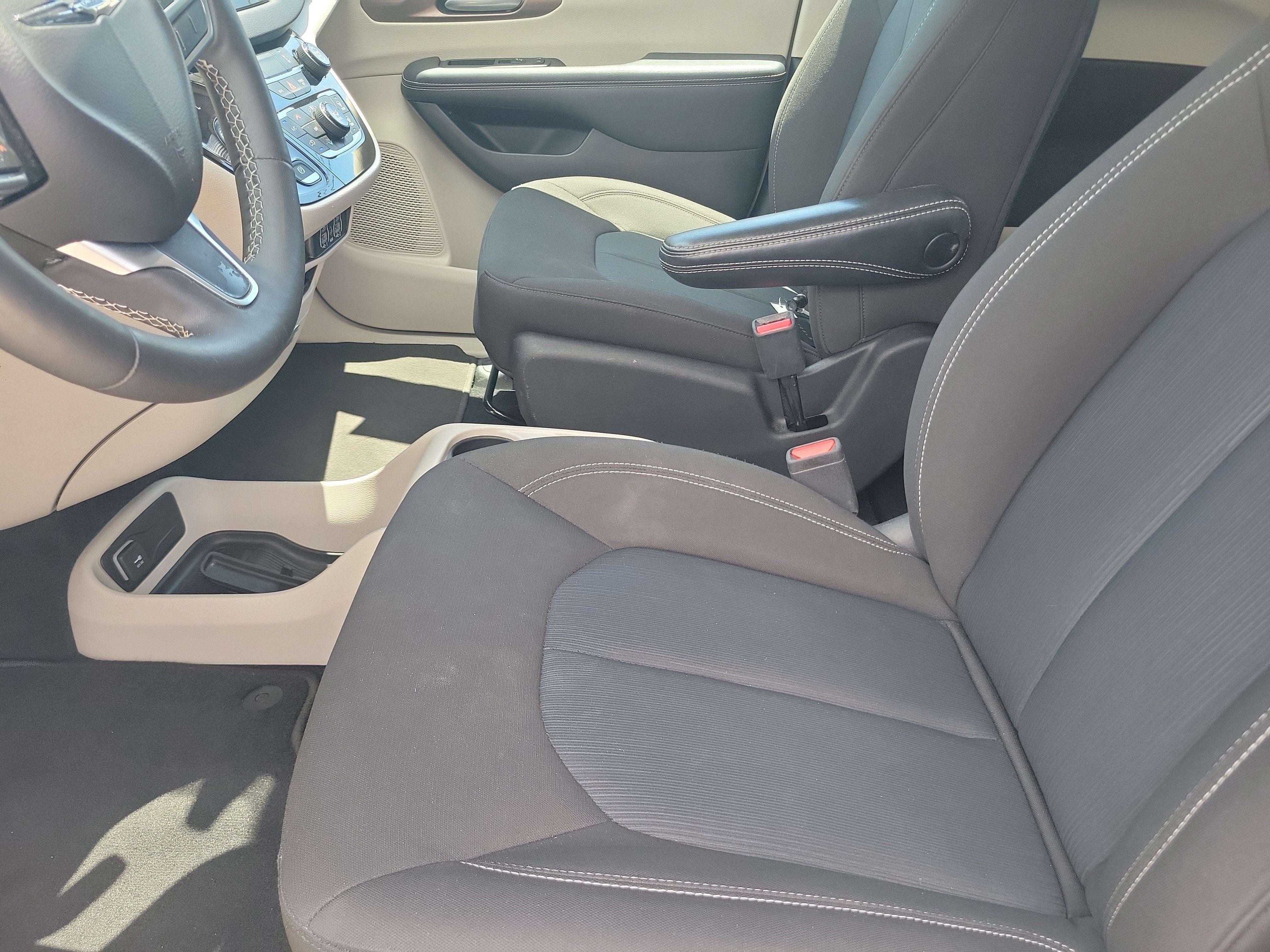 2024 Chrysler Voyager LX
