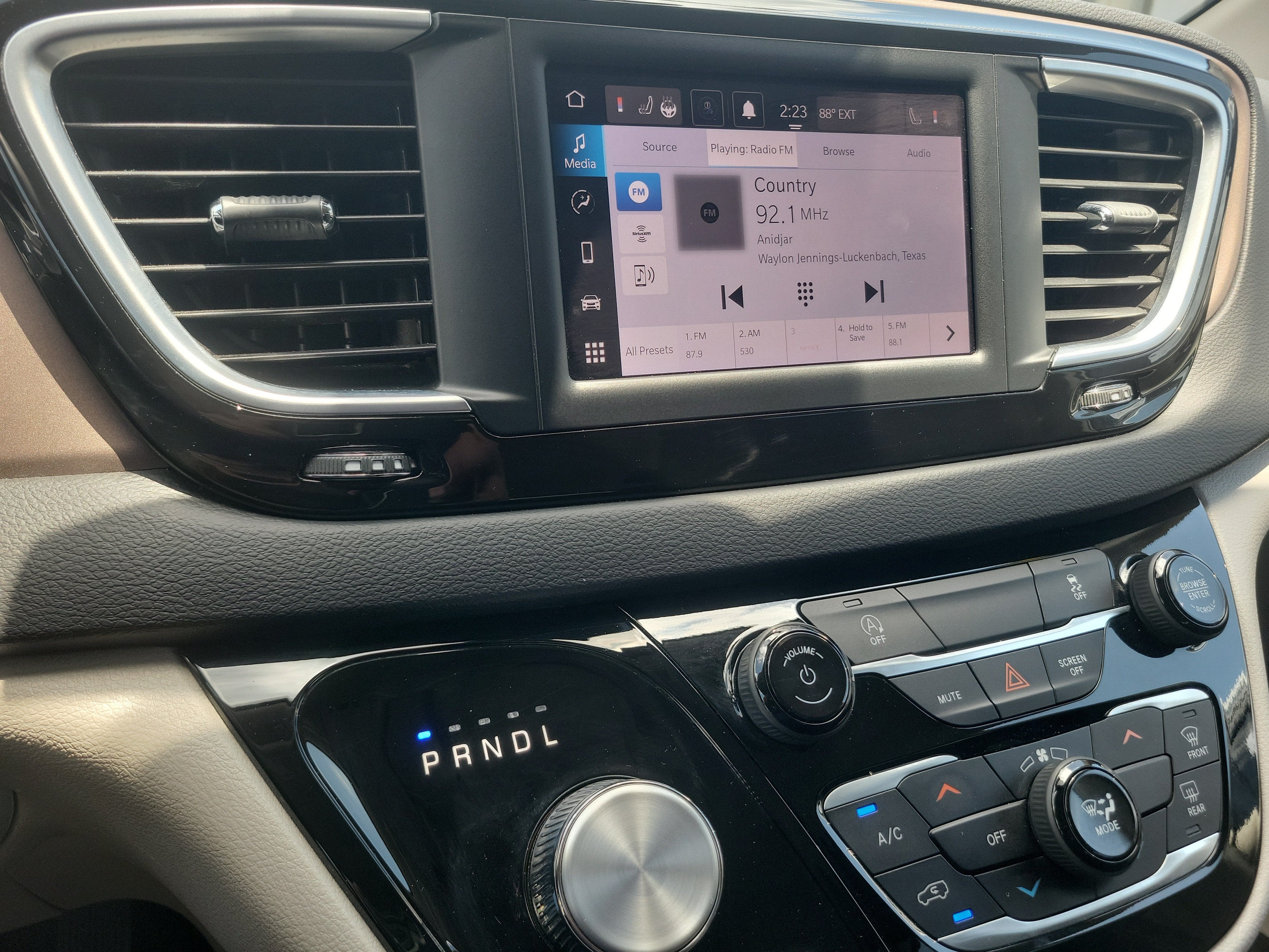 2024 Chrysler Voyager LX