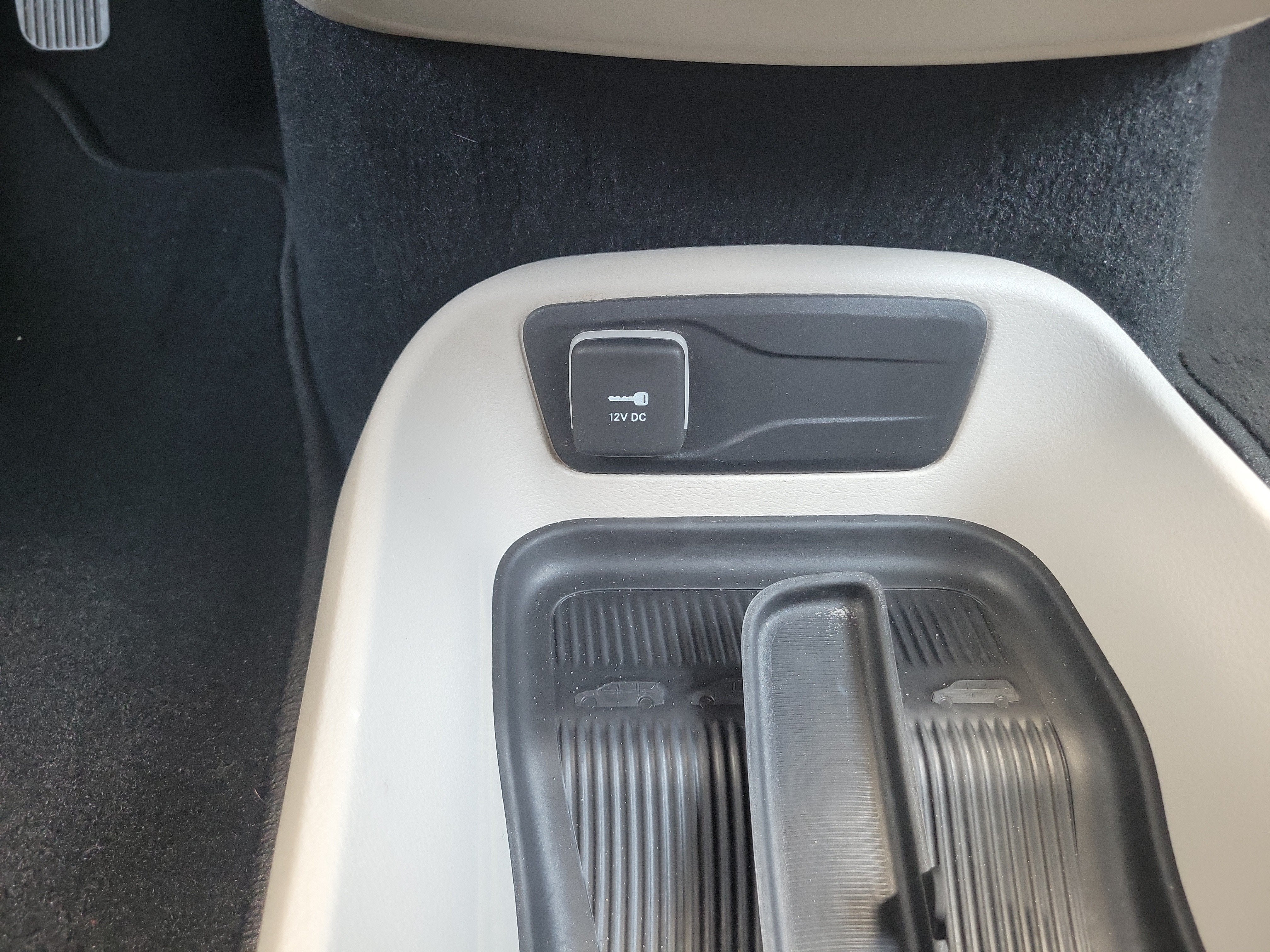 2024 Chrysler Voyager LX