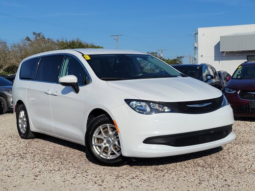 2023 Chrysler Voyager LX