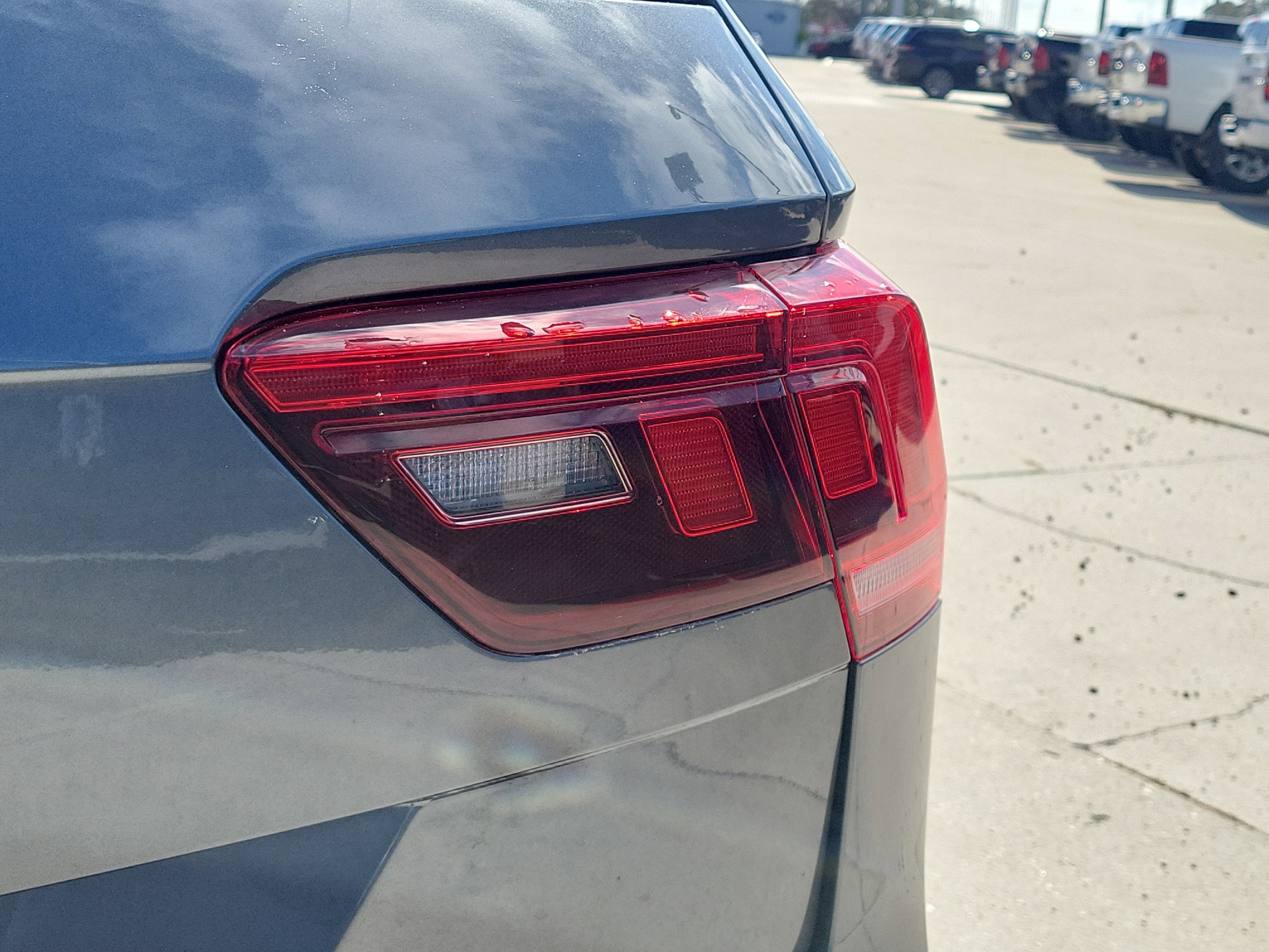 2022 Volkswagen Tiguan SE R-Line Black