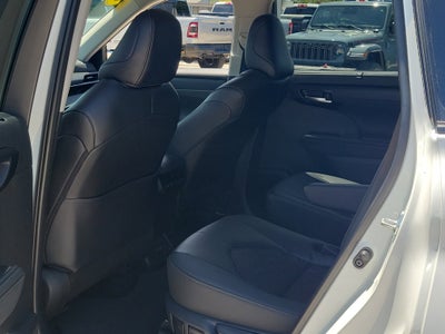 2025 Toyota Highlander Hybrid XLE