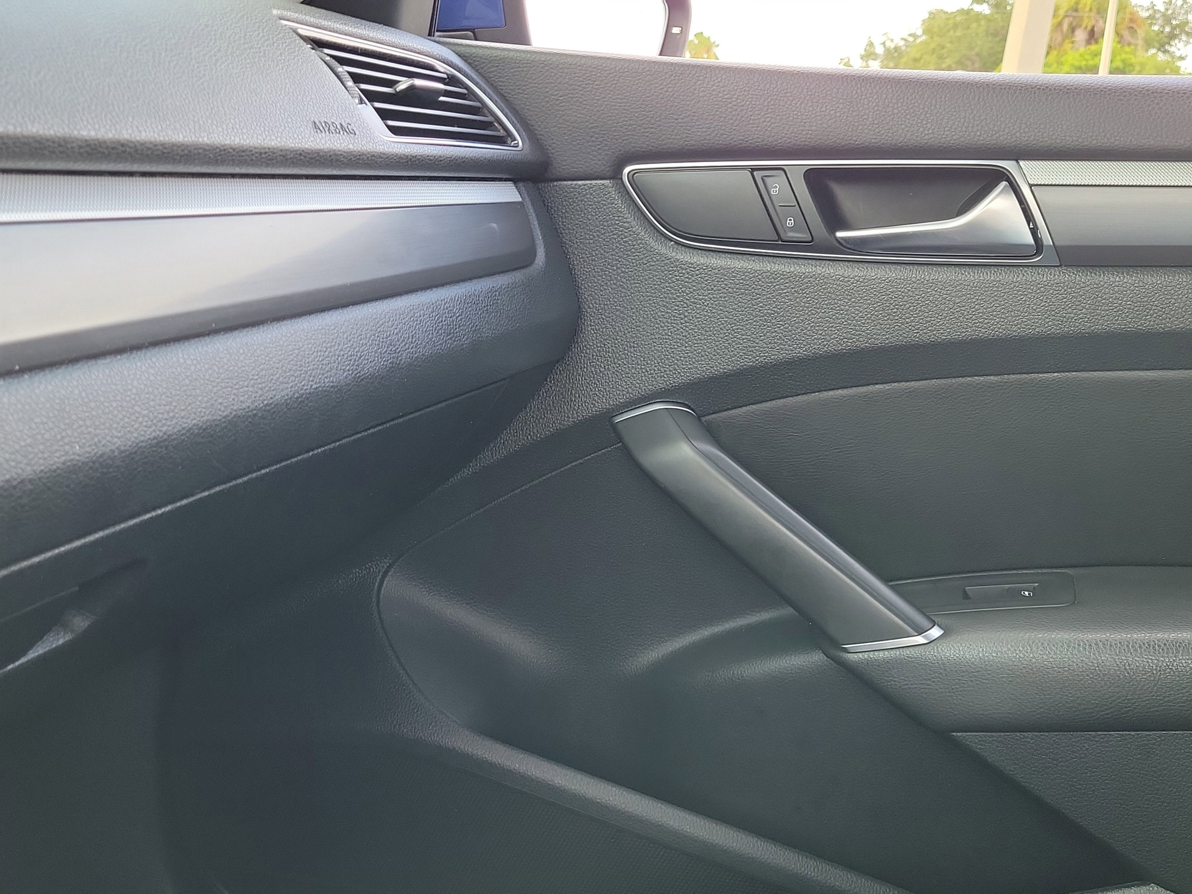 2017 Volkswagen Passat R-Line w/Comfort Pkg