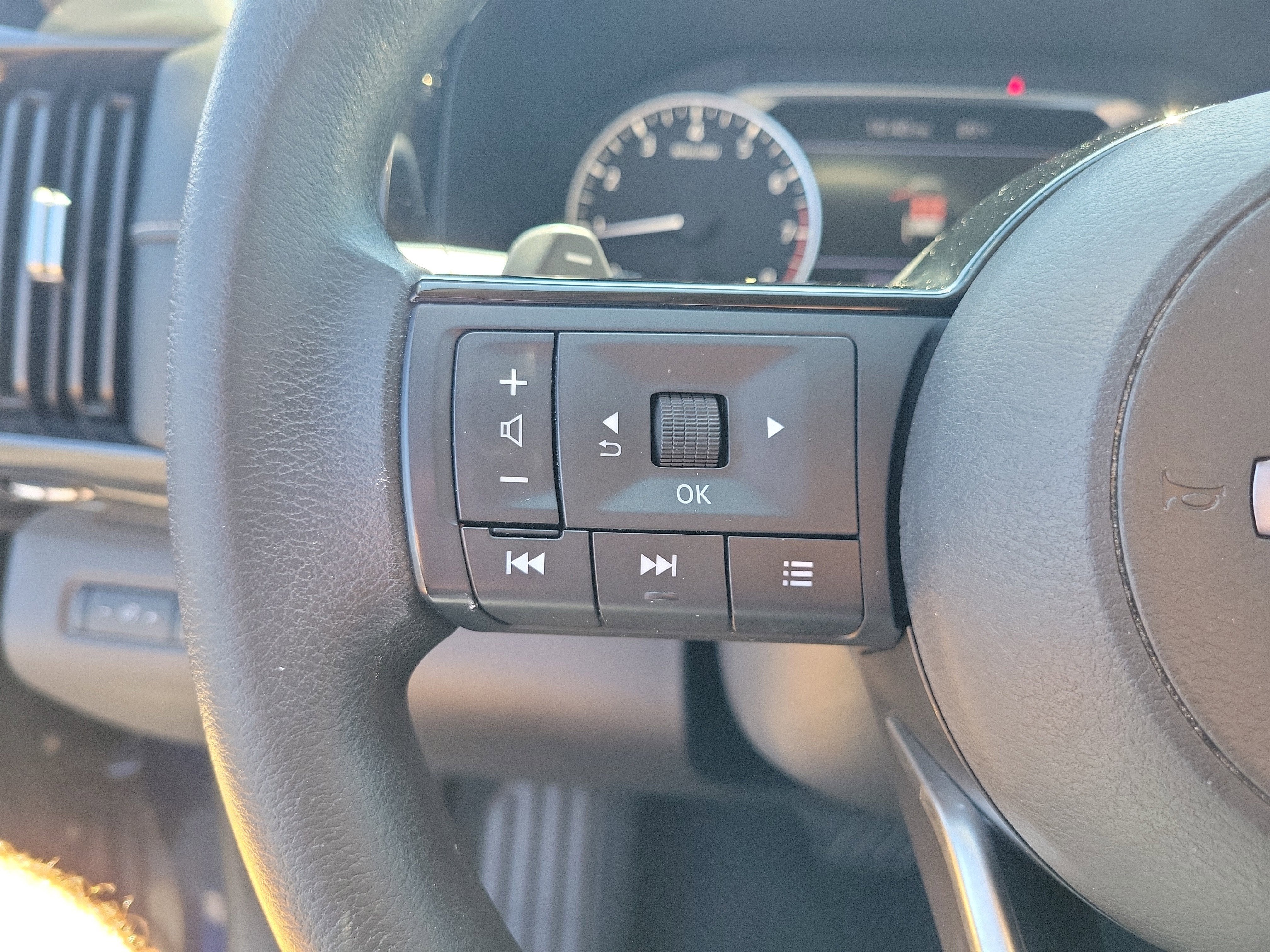 2022 Nissan Pathfinder S