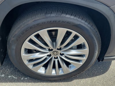 2024 Toyota Highlander LE