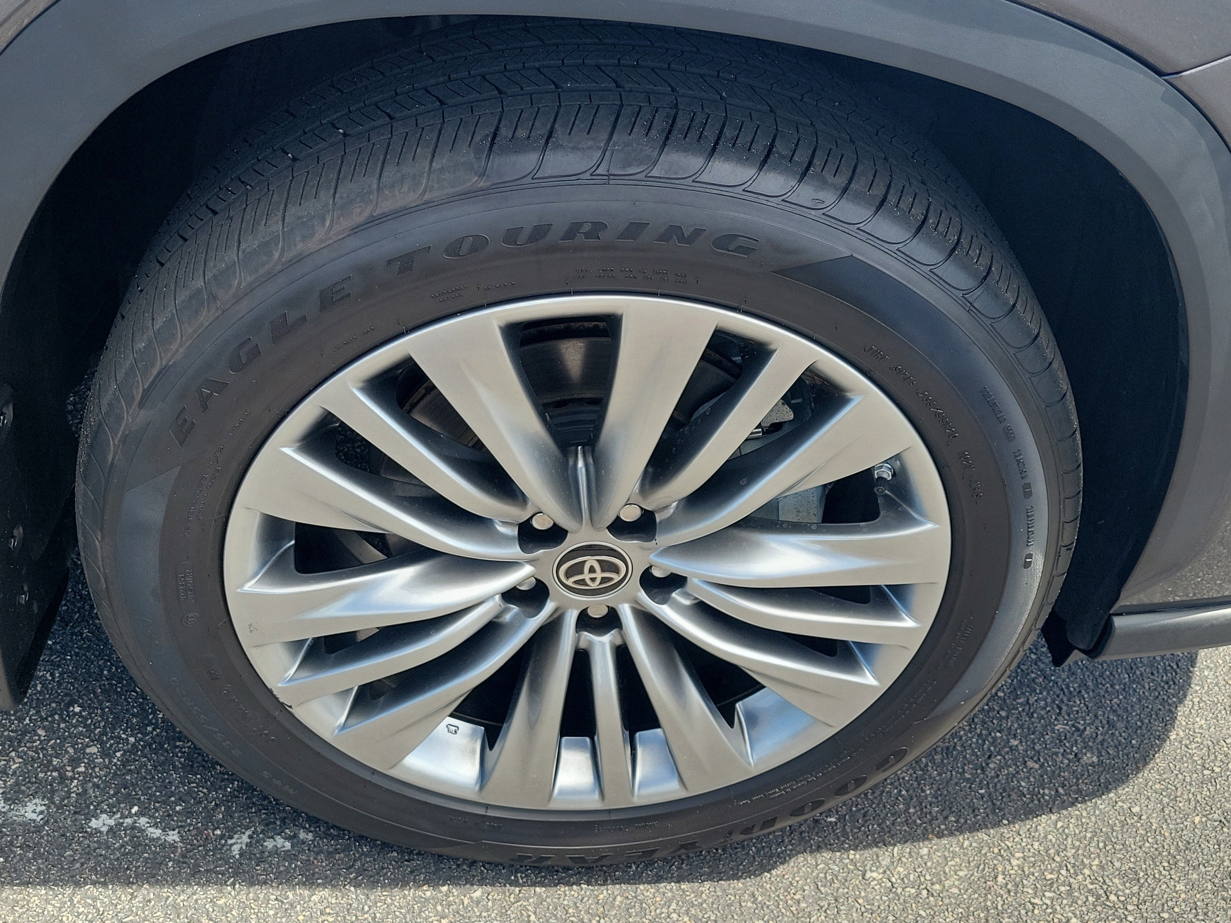 2024 Toyota Highlander LE