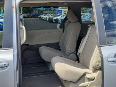 2018 Toyota Sienna LE Auto Access Seat