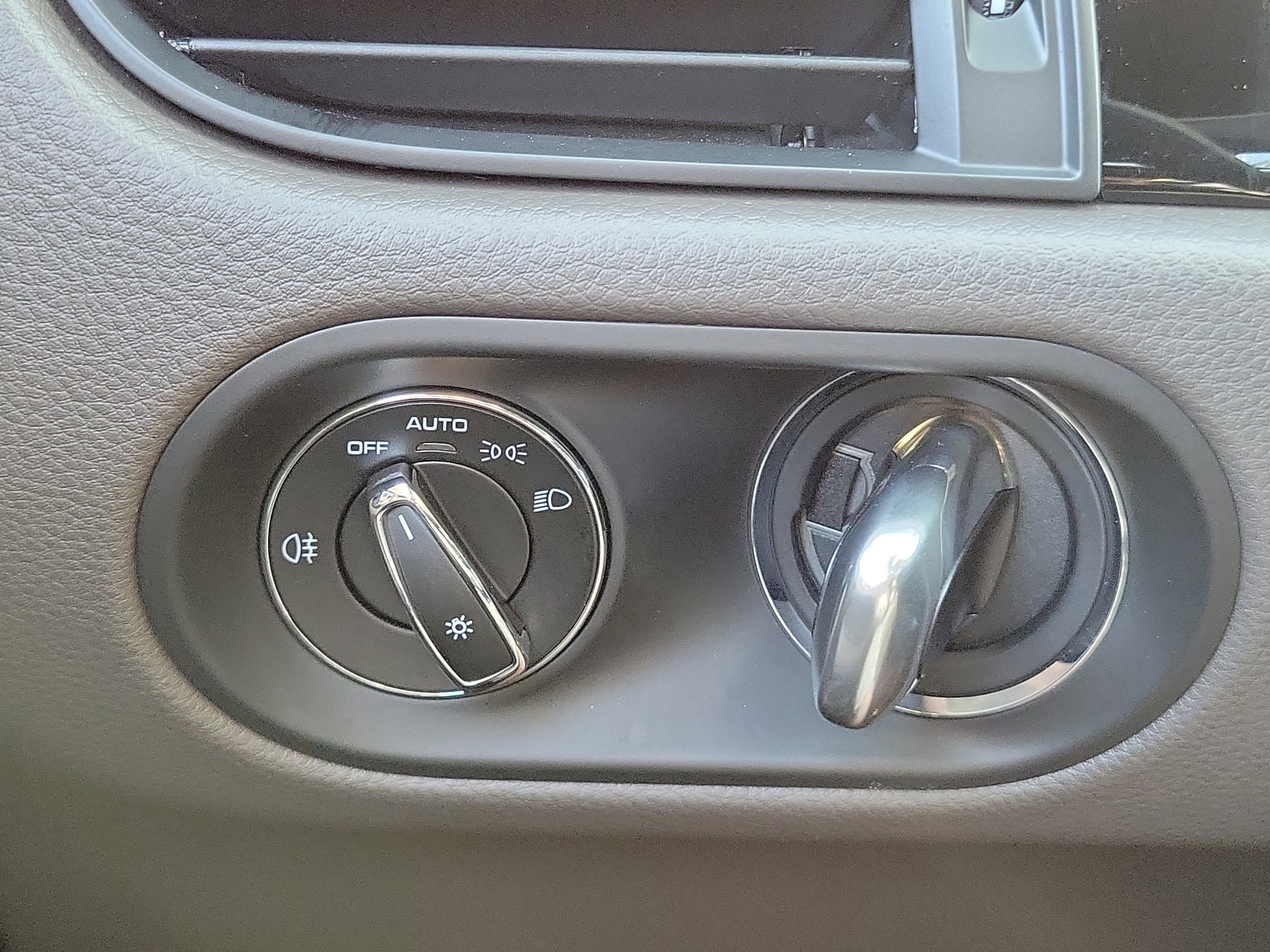 2025 Porsche Macan T