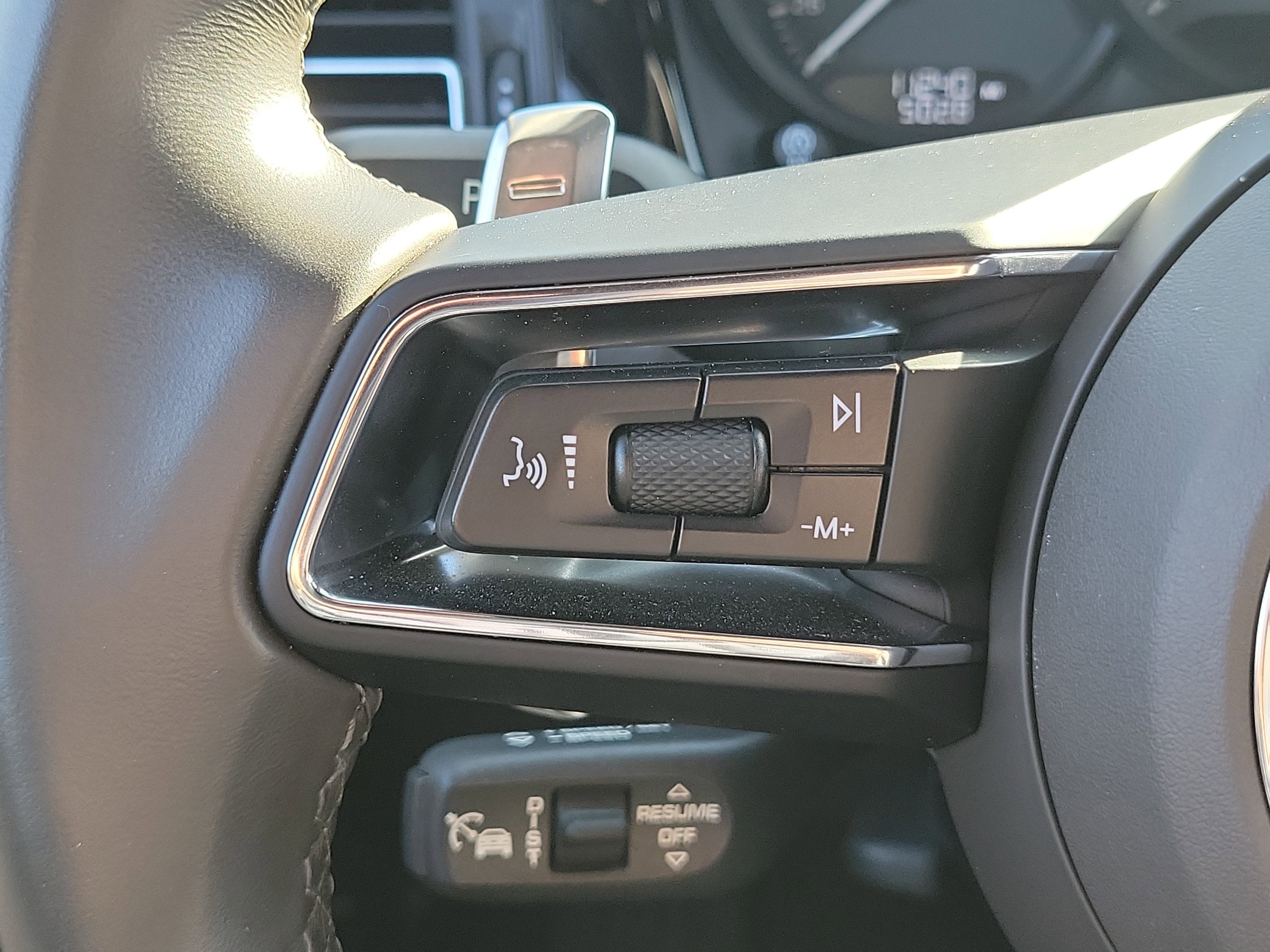 2025 Porsche Macan T