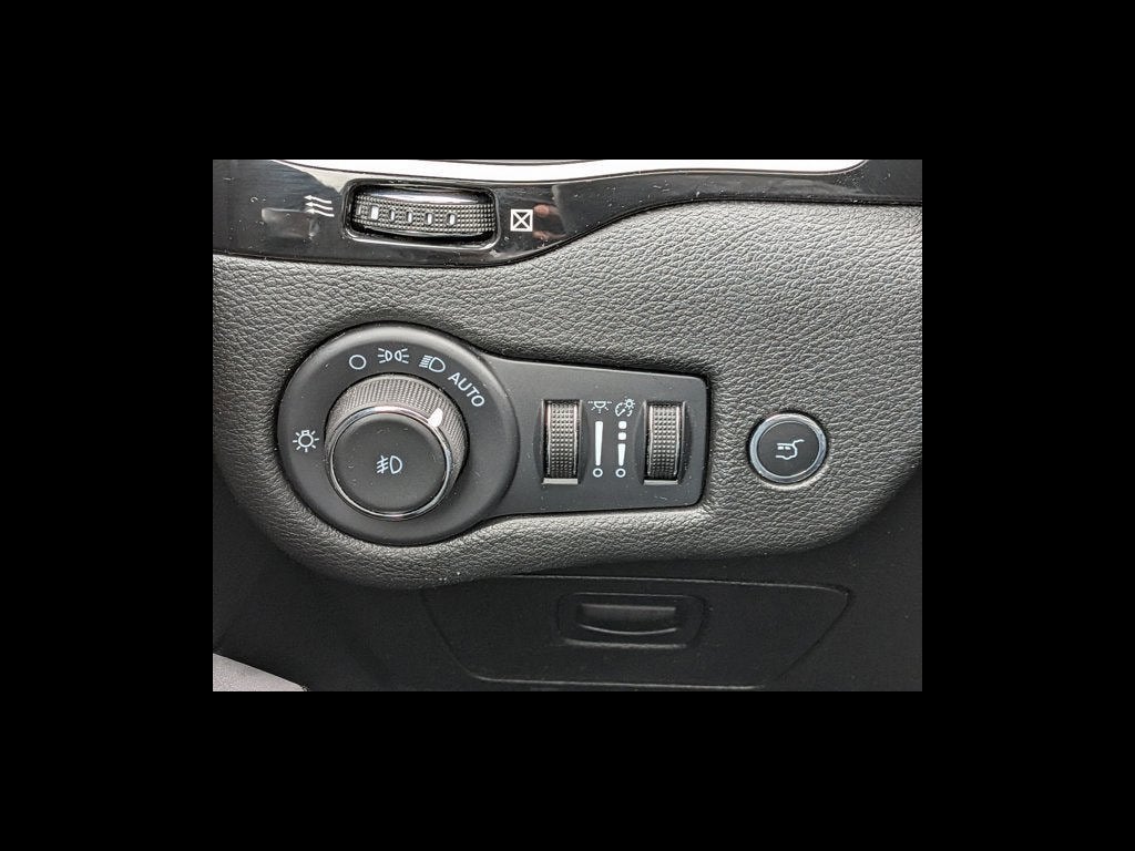 2023 Jeep Cherokee Altitude Lux