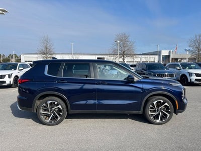 2023 Mitsubishi Outlander SE