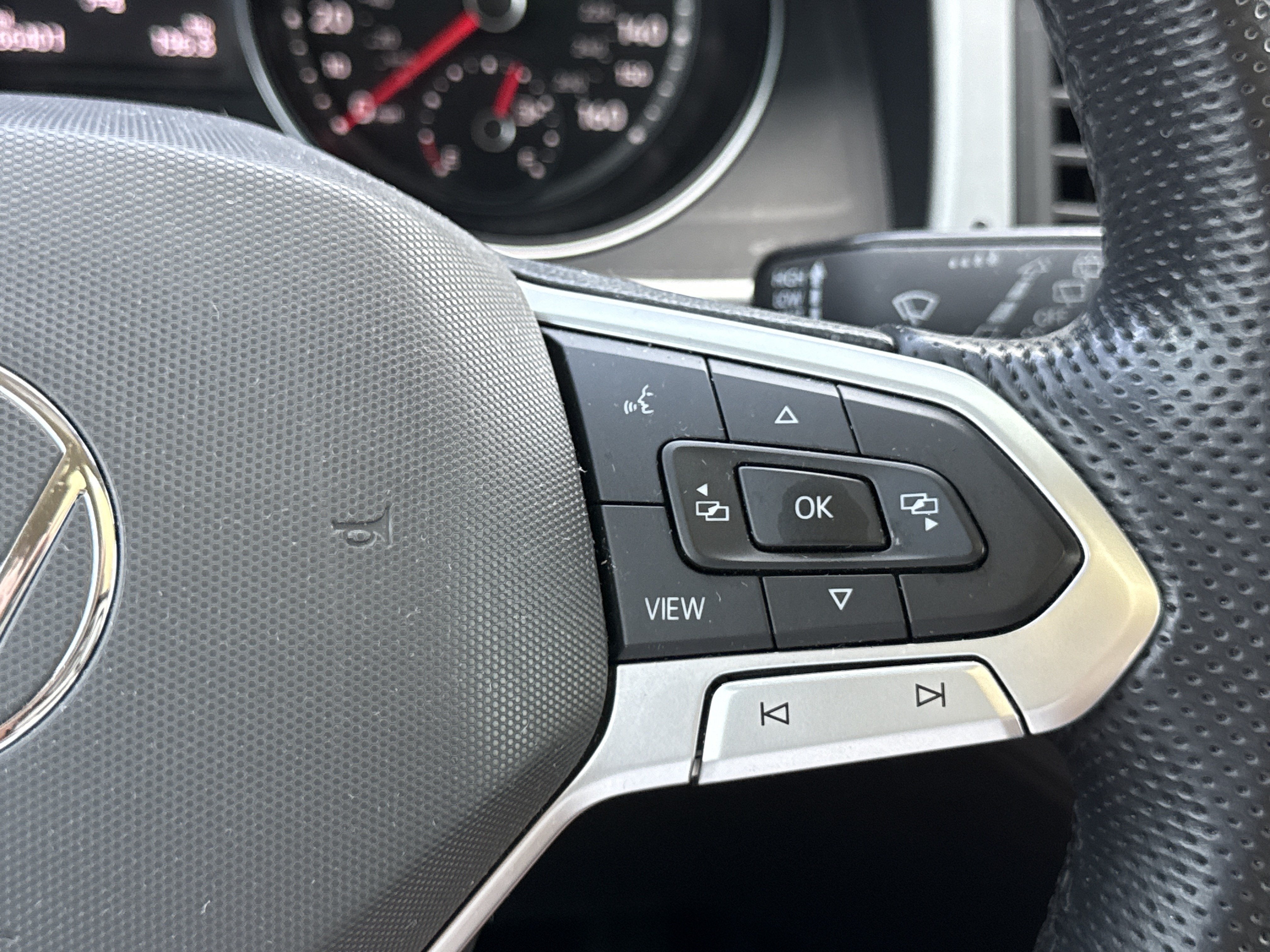 2021 Volkswagen Atlas 3.6L V6 SE w/Technology R-Line