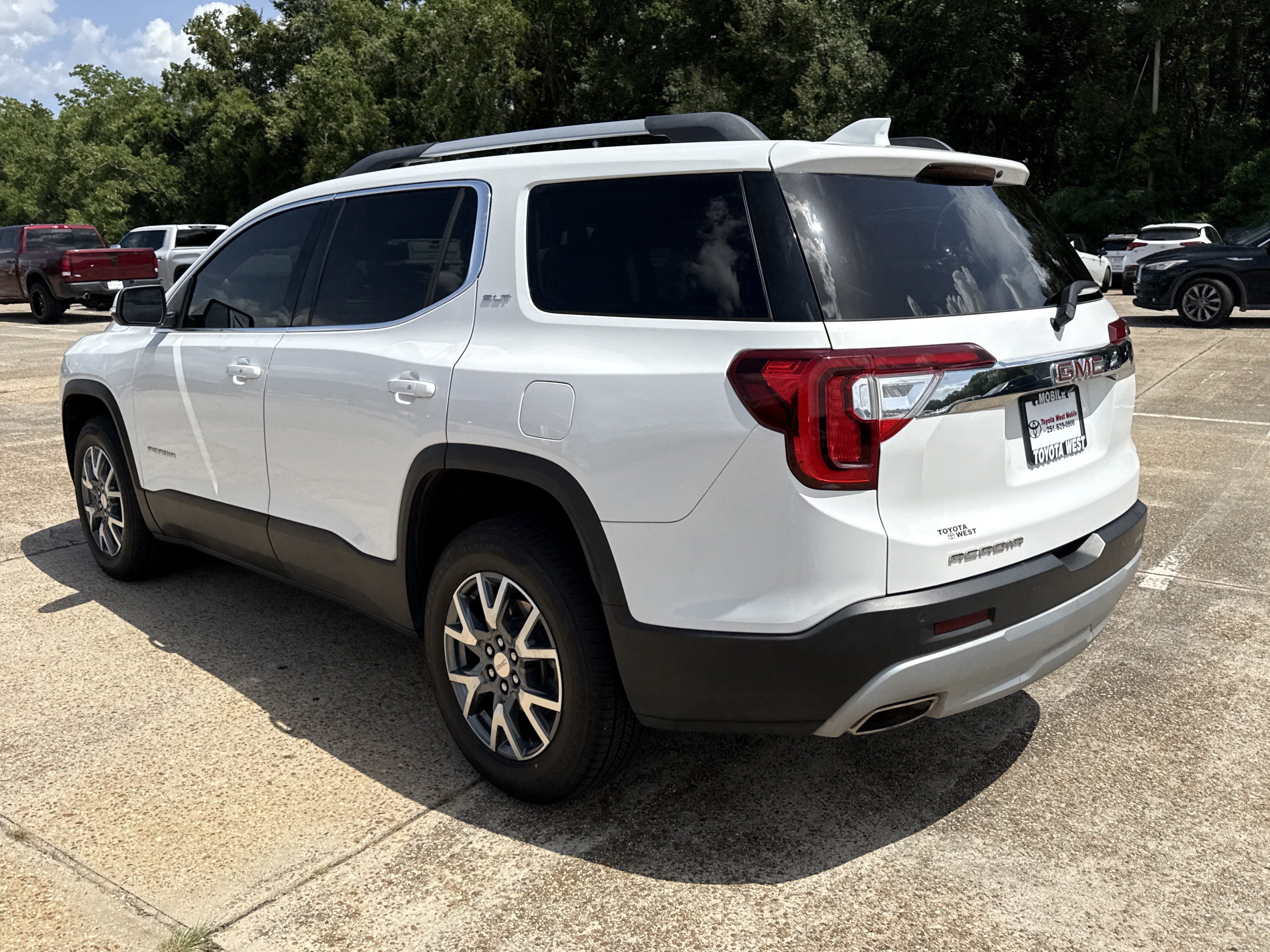 2022 GMC Acadia SLT