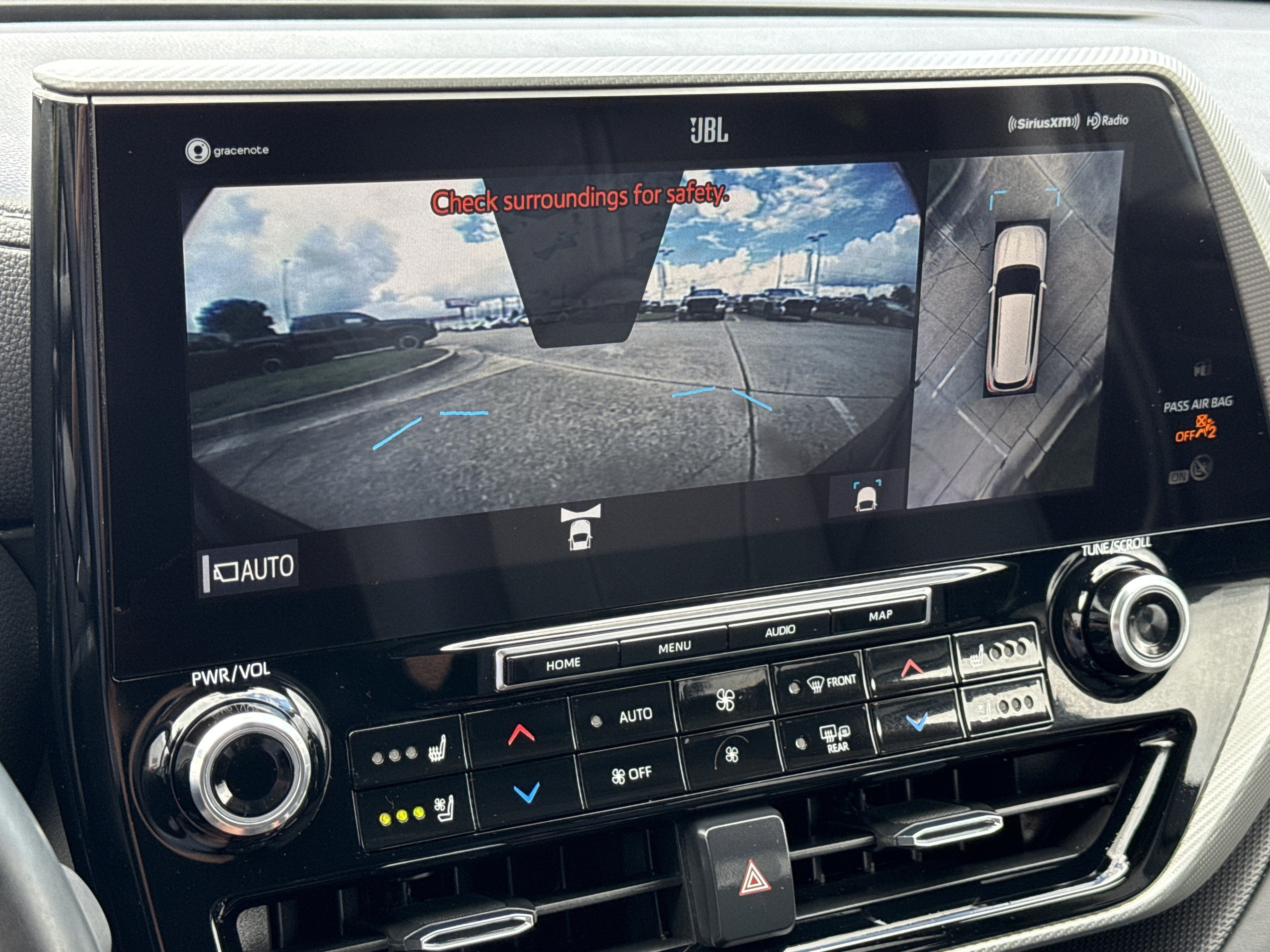 2022 Toyota Highlander Hybrid Platinum