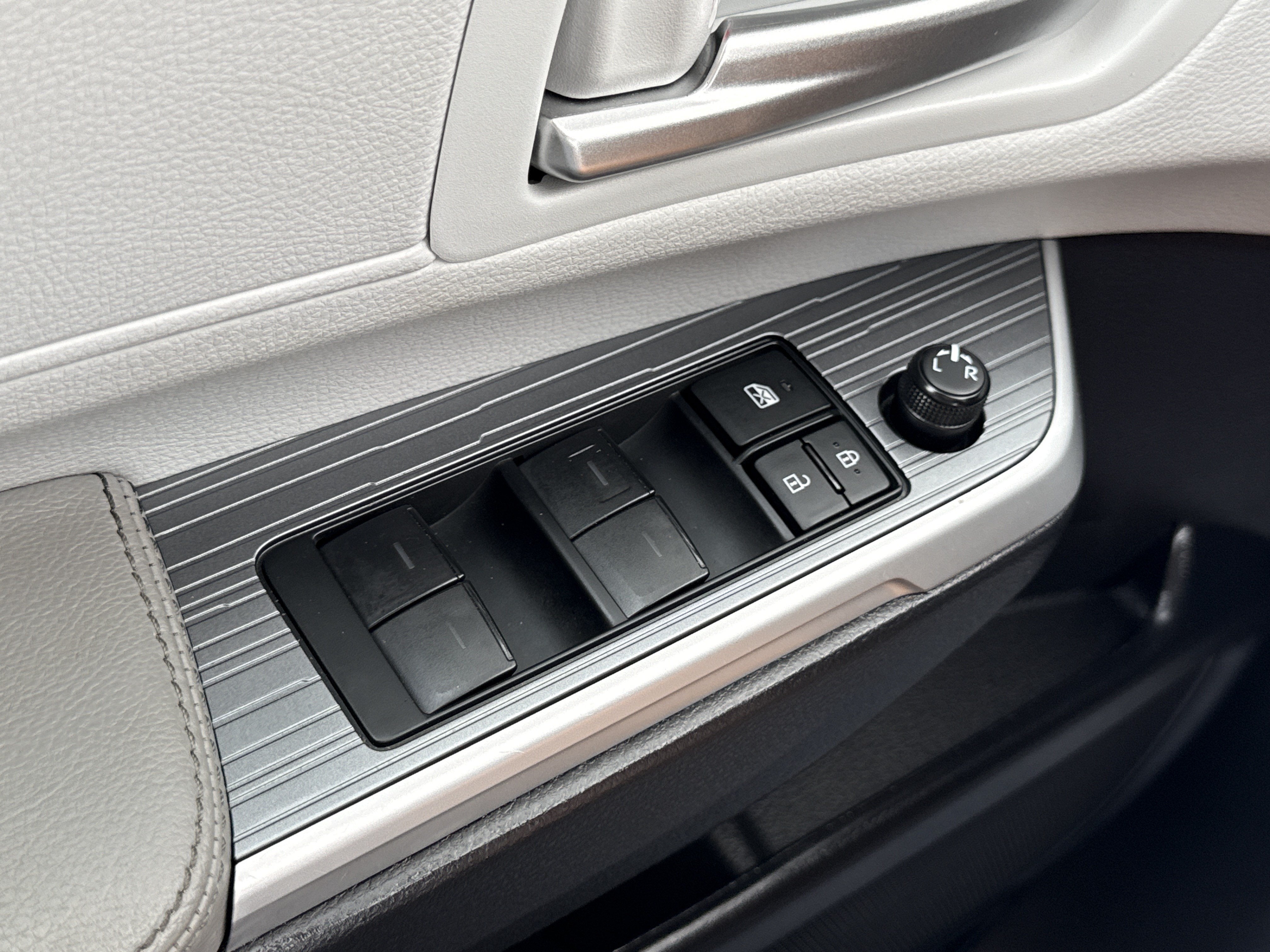 2025 Toyota Sienna Base