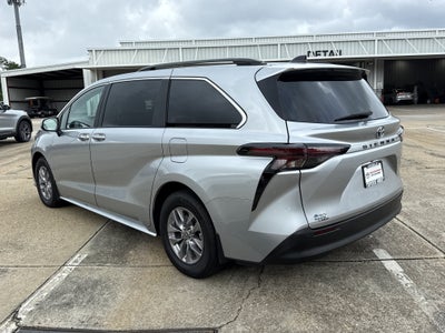 2025 Toyota Sienna Base