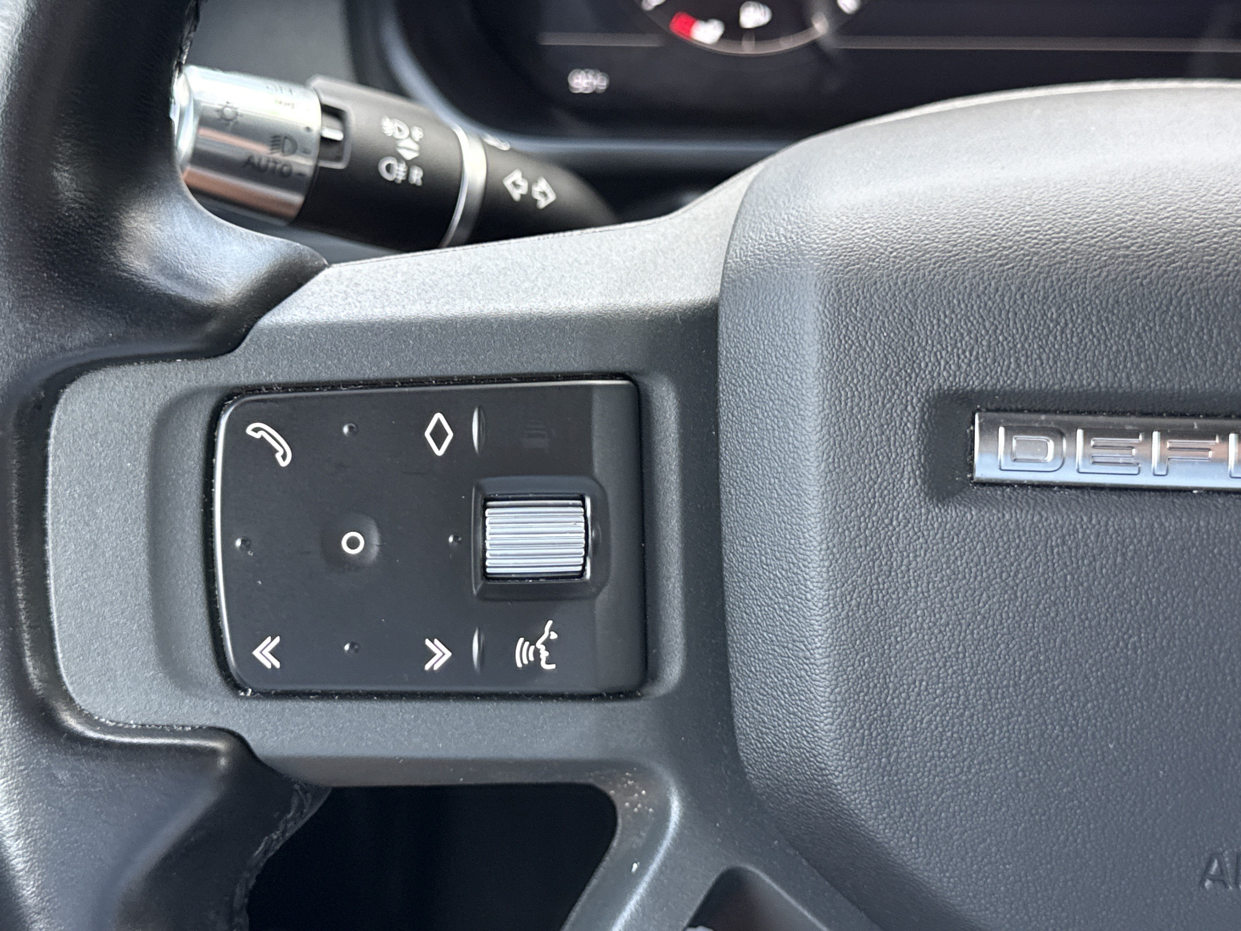 2021 Land Rover Defender X-Dynamic SE